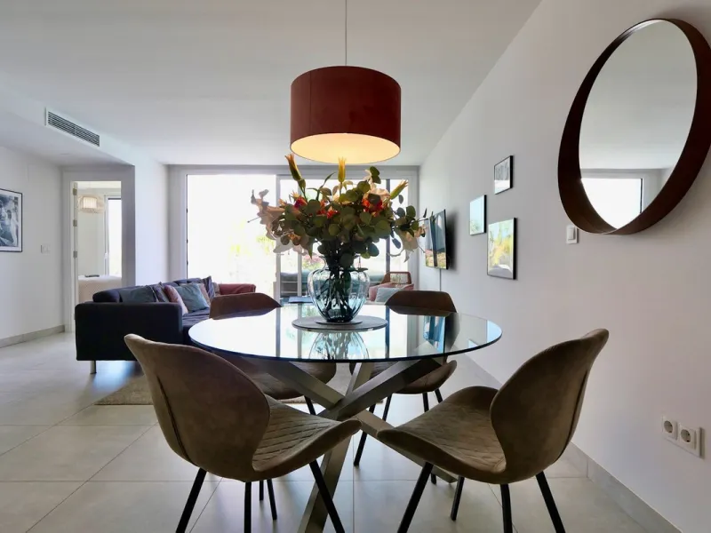 SHORT TERM RENTEL IS ALLOWED  -EASY VIEWING !!!!!!!!!!   This beautifully furnished 2-bedroom, 2-bathroom apartment is located in the exclusive Casa Banderas development in the charming fishing village of La Cala de Mijas. Just a short distance from the b