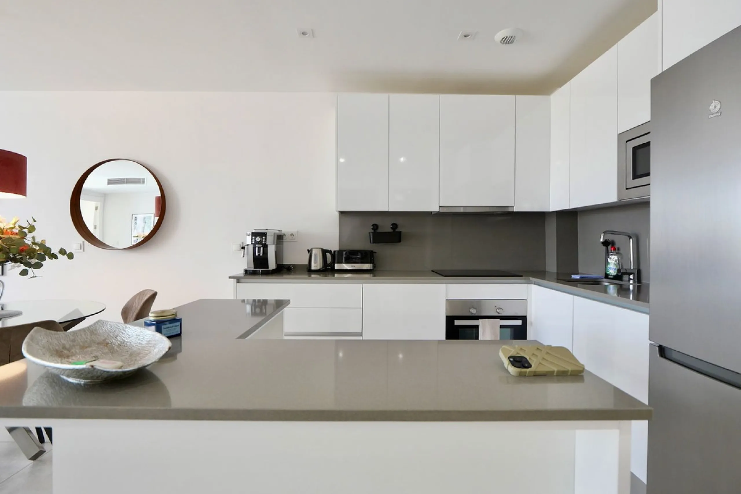 SHORT TERM RENTEL IS ALLOWED  -EASY VIEWING !!!!!!!!!!   This beautifully furnished 2-bedroom, 2-bathroom apartment is located in the exclusive Casa Banderas development in the charming fishing village of La Cala de Mijas. Just a short distance from the b