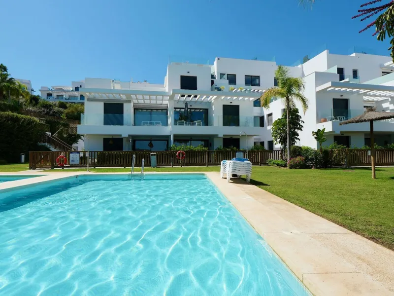 SHORT TERM RENTEL IS ALLOWED  -EASY VIEWING !!!!!!!!!!   This beautifully furnished 2-bedroom, 2-bathroom apartment is located in the exclusive Casa Banderas development in the charming fishing village of La Cala de Mijas. Just a short distance from the b