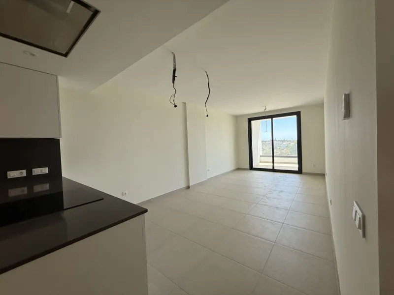 **Modern apartment with sea and mountain views in the heart of Calanova Golf **