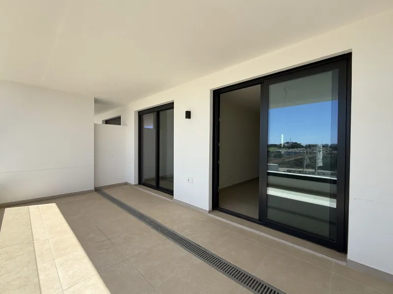 **Modern apartment with sea and mountain views in the heart of Calanova Golf **