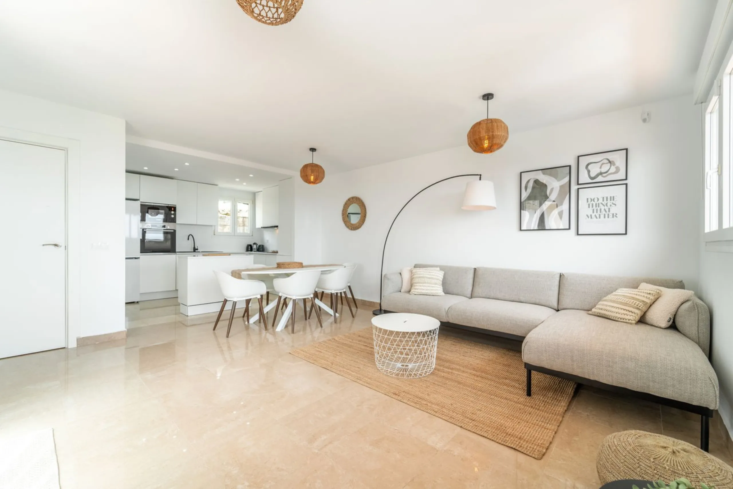 Apartment - Penthouse Duplex в продаже в Manilva, Málaga. В доме 3 спален и 3 ванных комнат. Площадь дома 125 м²