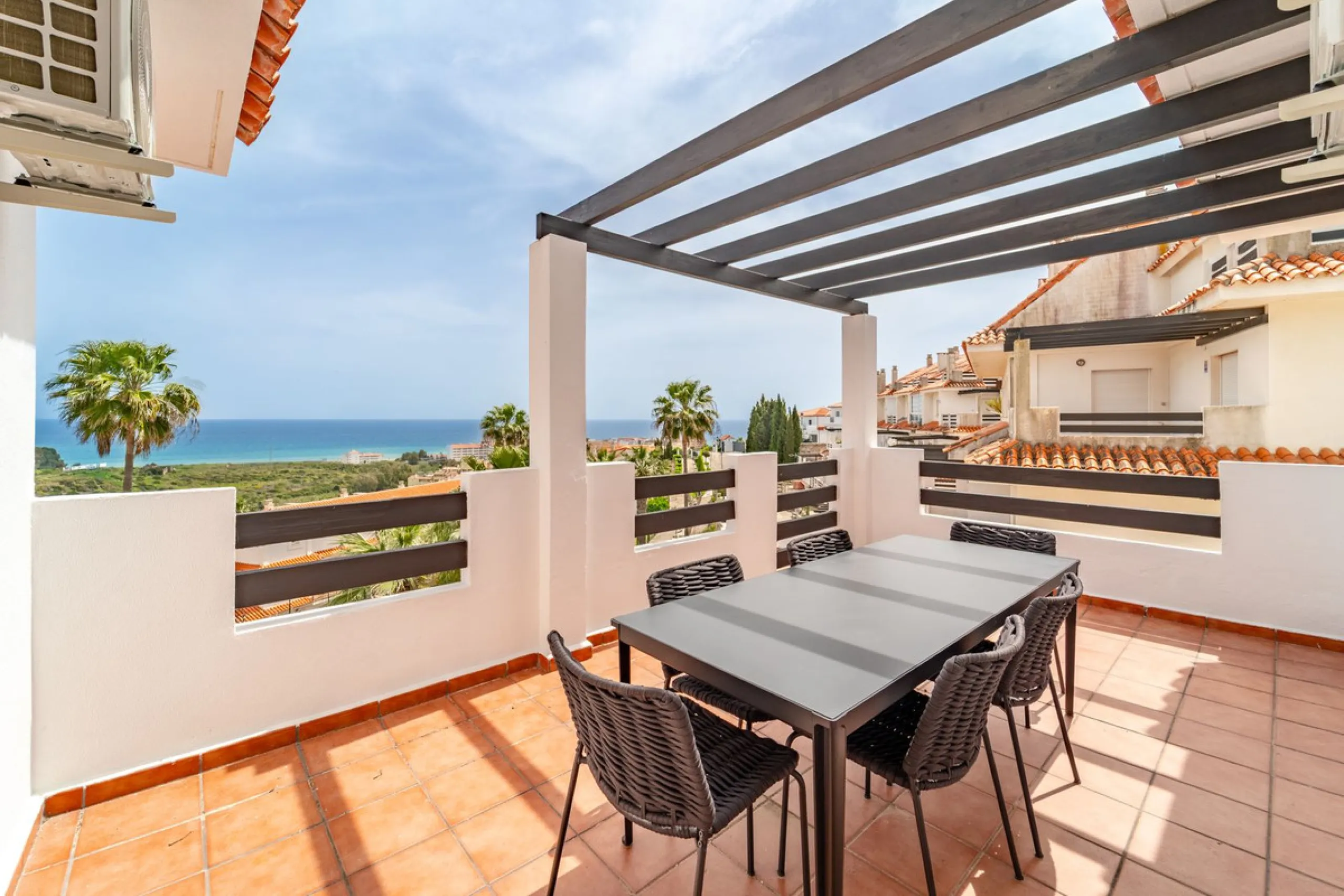 Apartment - Penthouse Duplex в продаже в Manilva, Málaga. В доме 3 спален и 3 ванных комнат. Площадь дома 125 м²