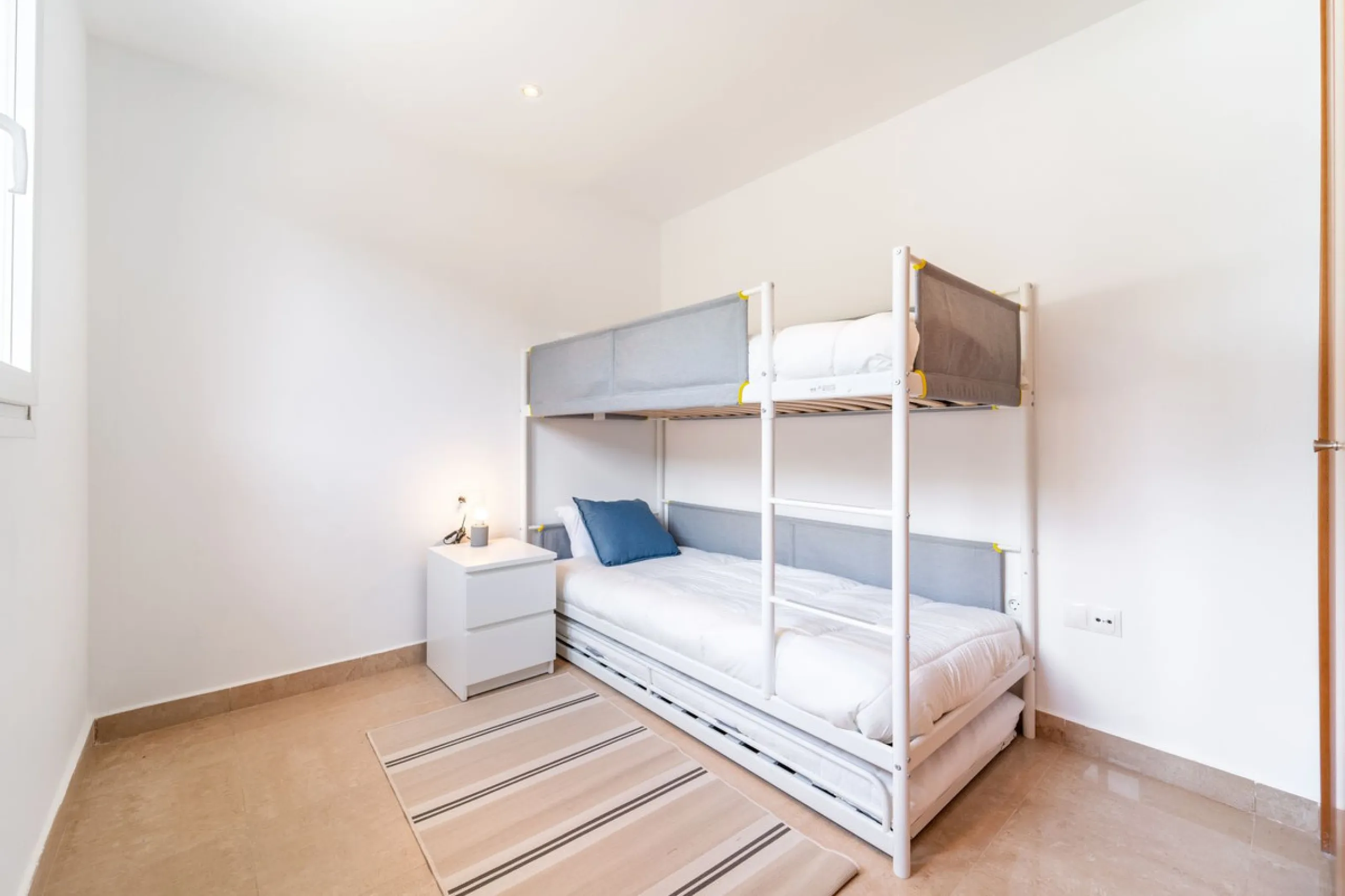 Apartment - Penthouse Duplex в продаже в Manilva, Málaga. В доме 3 спален и 3 ванных комнат. Площадь дома 125 м²