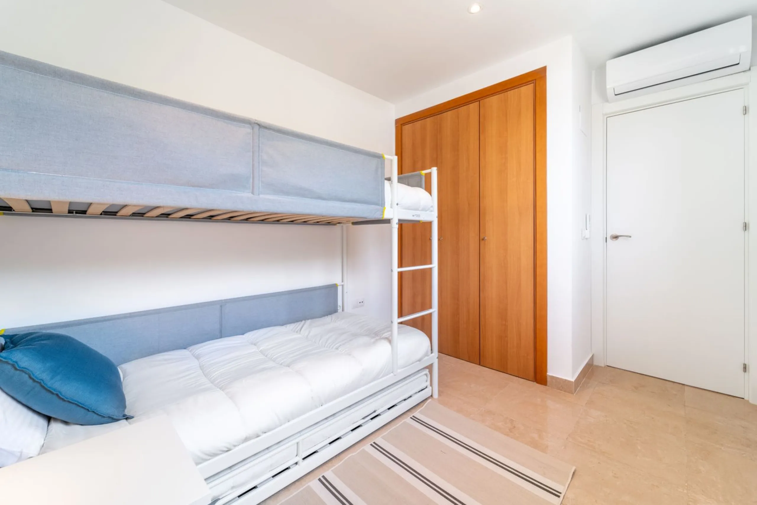 Apartment - Penthouse Duplex в продаже в Manilva, Málaga. В доме 3 спален и 3 ванных комнат. Площадь дома 125 м²