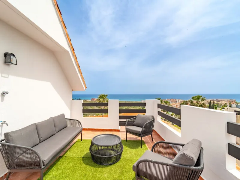 Apartment - Penthouse Duplex в продаже в Manilva, Málaga. В доме 3 спален и 3 ванных комнат. Площадь дома 125 м²