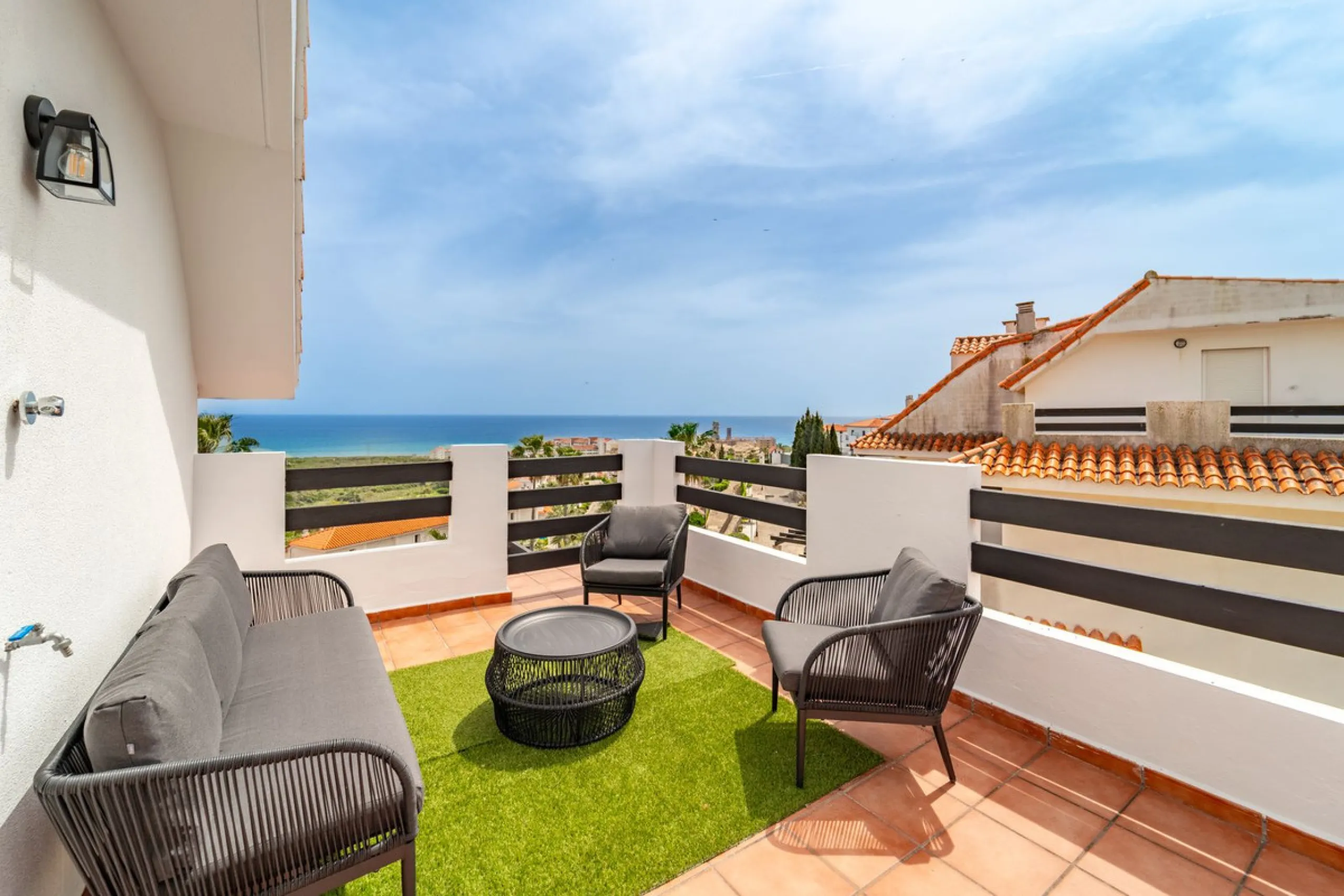 Apartment - Penthouse Duplex в продаже в Manilva, Málaga. В доме 3 спален и 3 ванных комнат. Площадь дома 125 м²