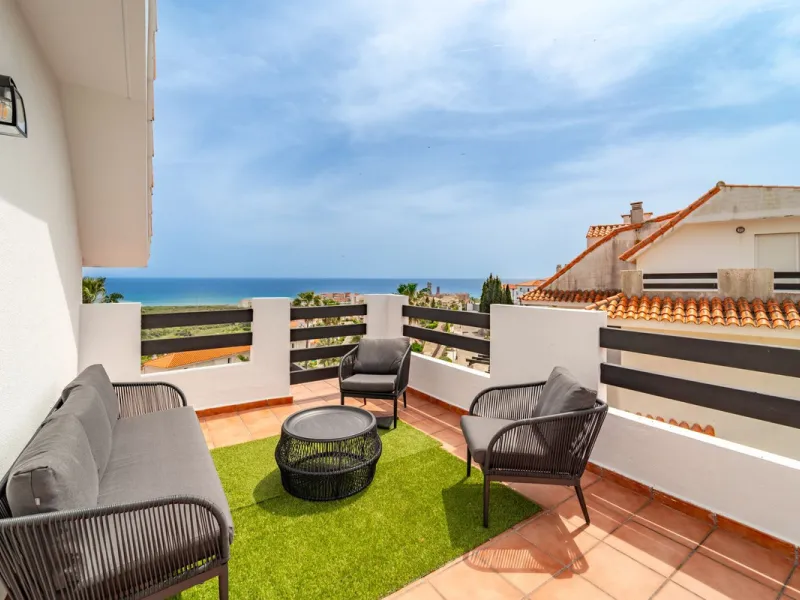 Apartment - Penthouse Duplex в продаже в Manilva, Málaga. В доме 3 спален и 3 ванных комнат. Площадь дома 125 м²