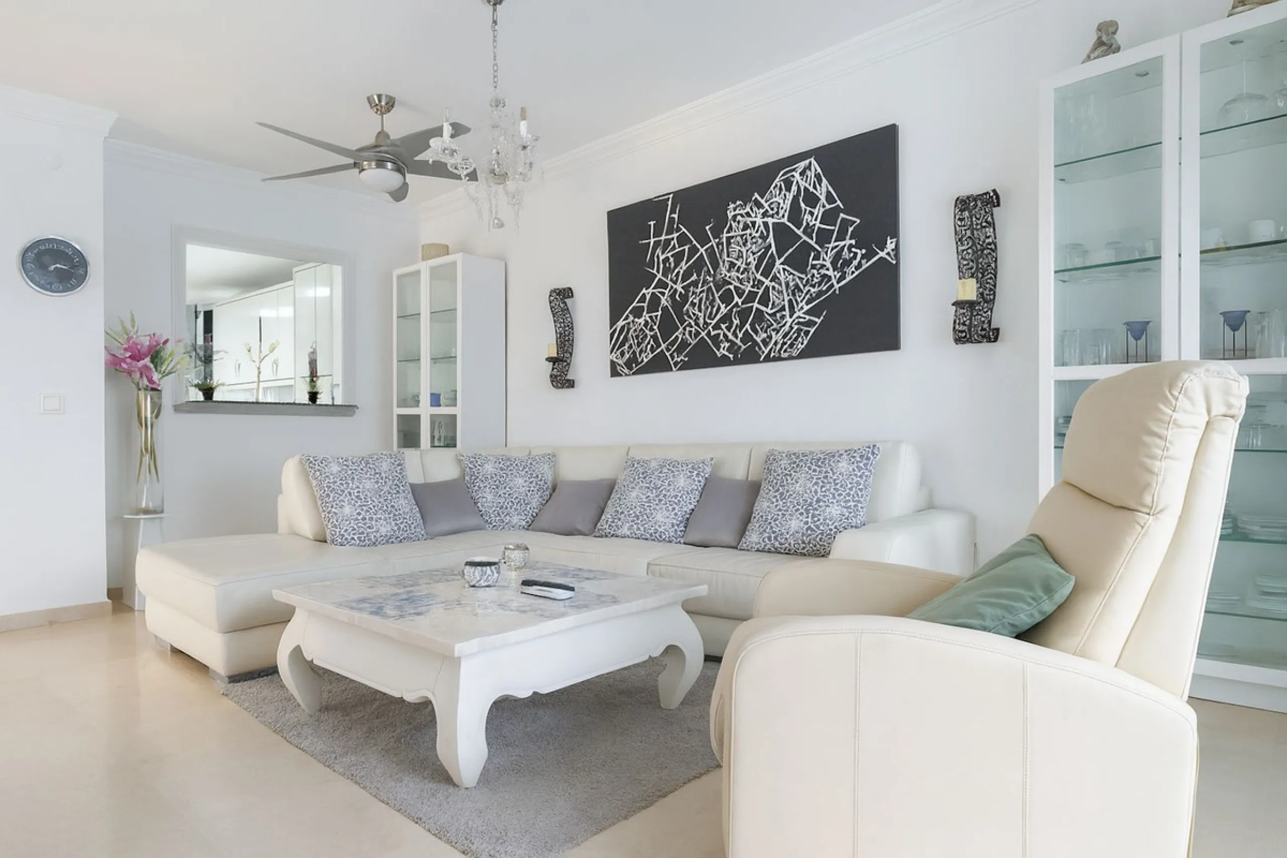 Apartment - Ground Floor Apartment в продаже в Estepona, Málaga. В доме 3 спален и 2 ванных комнат. Площадь дома 93 м²