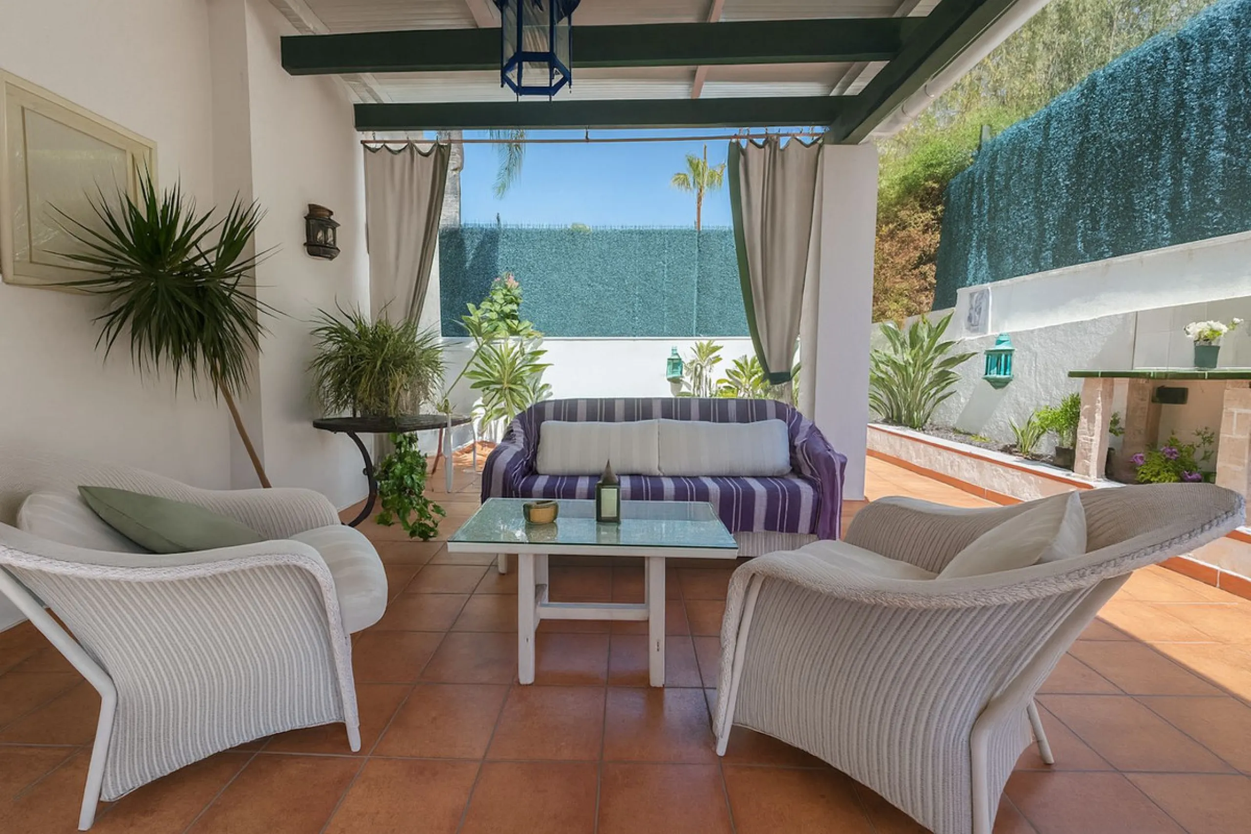 Apartment - Ground Floor Apartment в продаже в Estepona, Málaga. В доме 3 спален и 2 ванных комнат. Площадь дома 93 м²