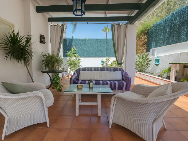 Apartment - Ground Floor Apartment в продаже в Estepona, Málaga. В доме 3 спален и 2 ванных комнат. Площадь дома 93 м²