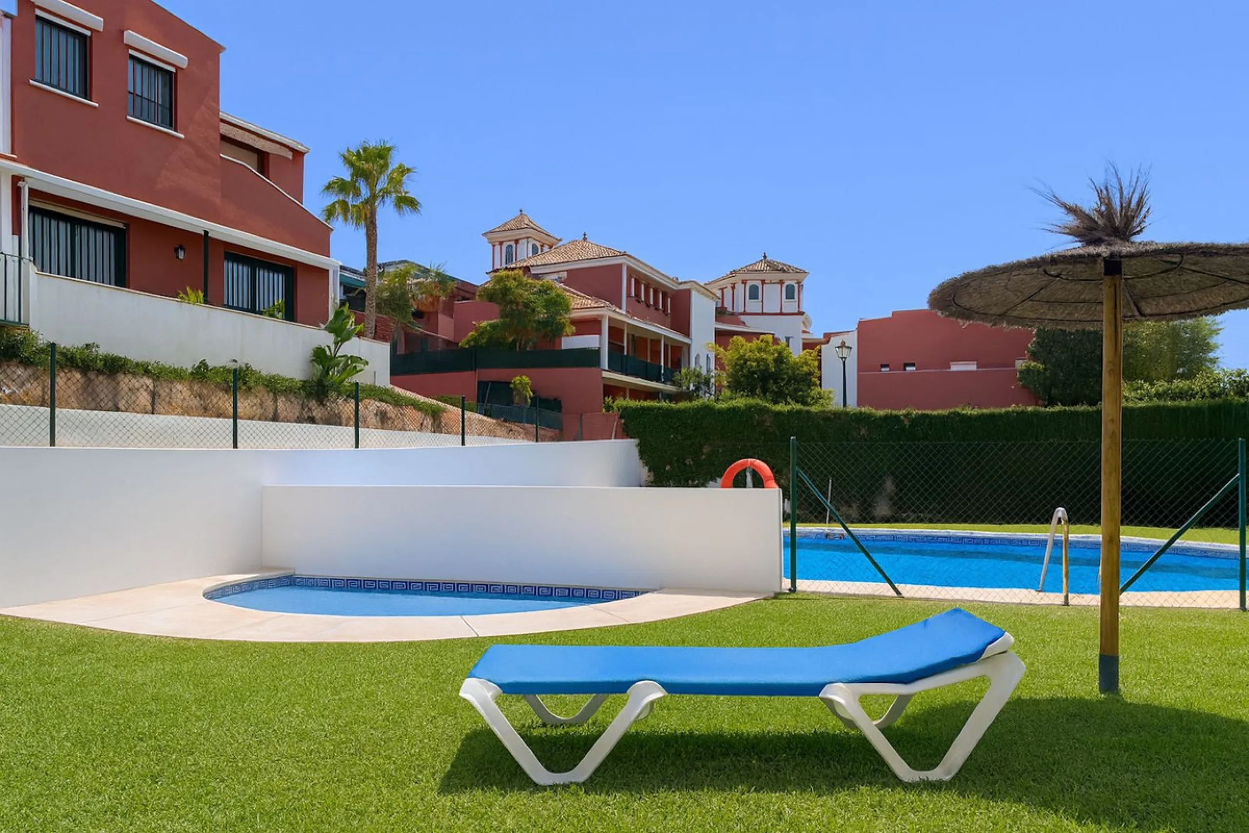 Apartment - Ground Floor Apartment в продаже в Estepona, Málaga. В доме 3 спален и 2 ванных комнат. Площадь дома 93 м²