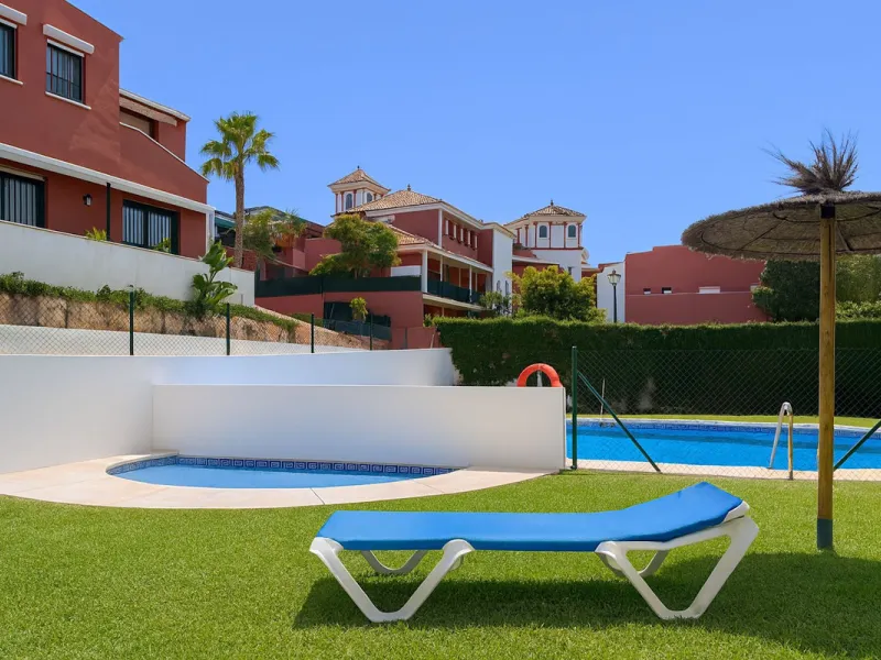 Apartment - Ground Floor Apartment в продаже в Estepona, Málaga. В доме 3 спален и 2 ванных комнат. Площадь дома 93 м²