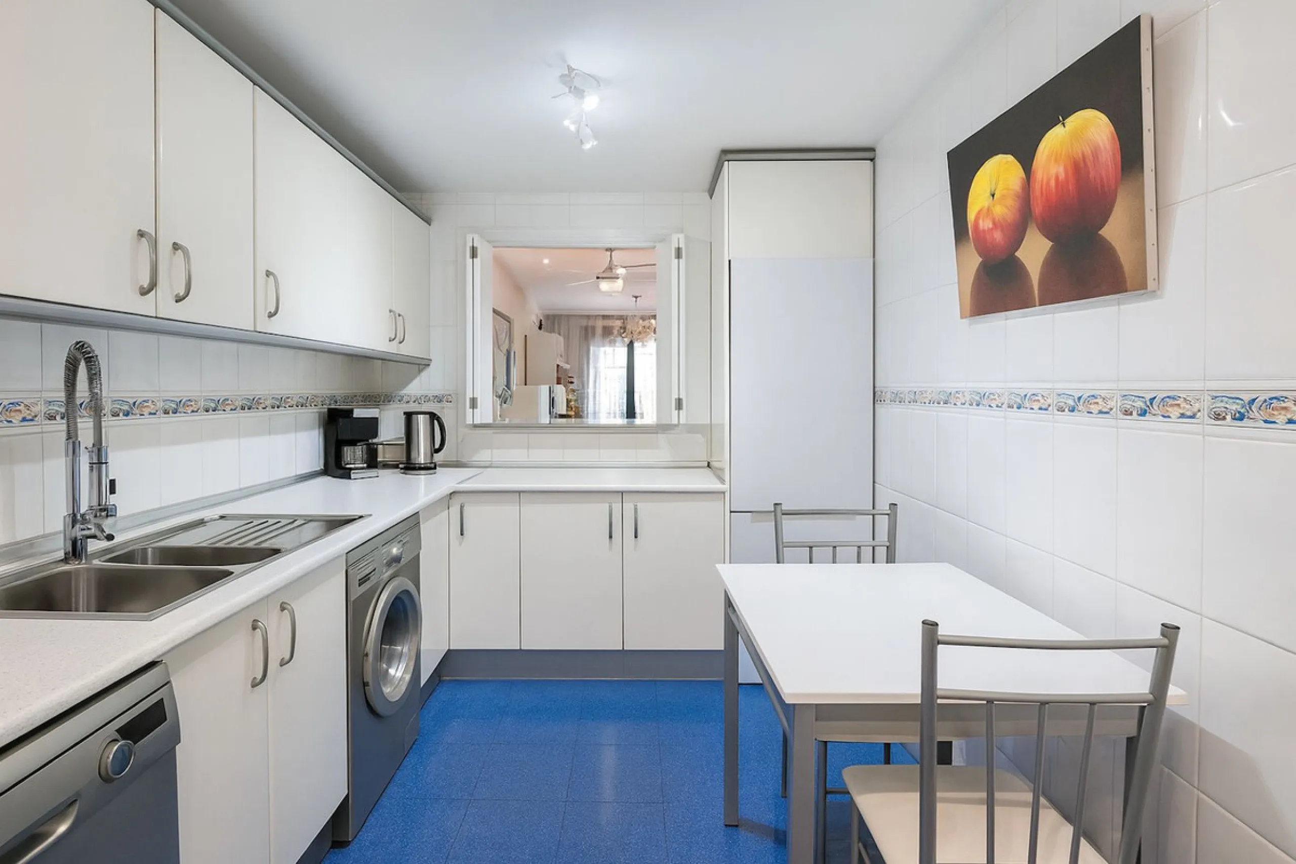 Apartment - Ground Floor Apartment в продаже в Estepona, Málaga. В доме 3 спален и 2 ванных комнат. Площадь дома 93 м²