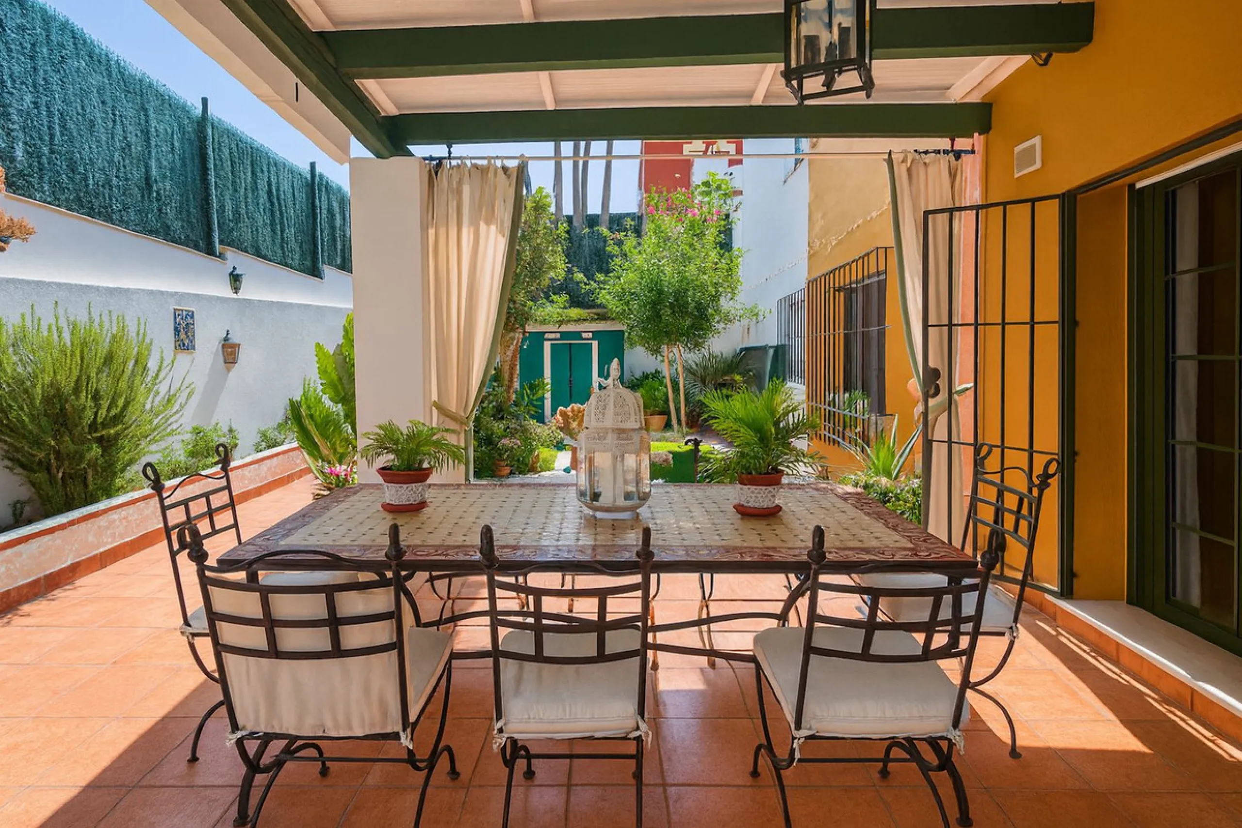 Apartment - Ground Floor Apartment в продаже в Estepona, Málaga. В доме 3 спален и 2 ванных комнат. Площадь дома 93 м²