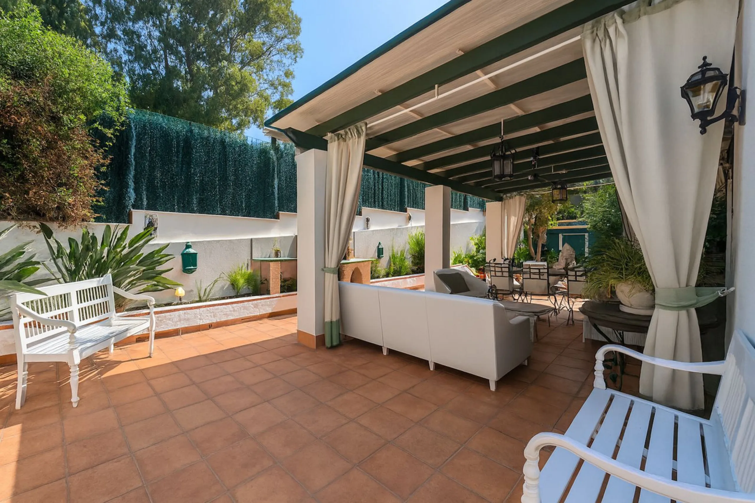 Apartment - Ground Floor Apartment в продаже в Estepona, Málaga. В доме 3 спален и 2 ванных комнат. Площадь дома 93 м²