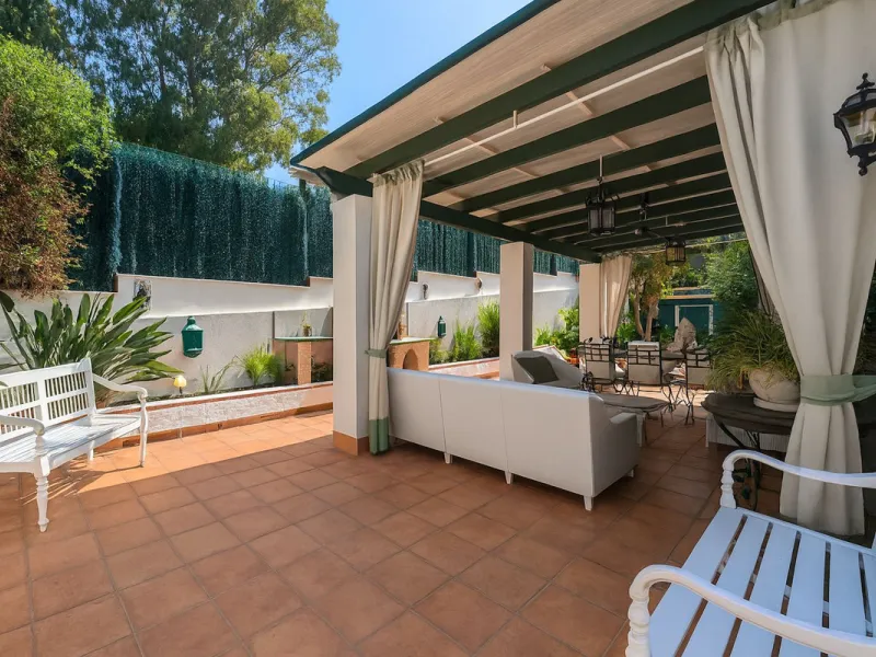 Apartment - Ground Floor Apartment в продаже в Estepona, Málaga. В доме 3 спален и 2 ванных комнат. Площадь дома 93 м²