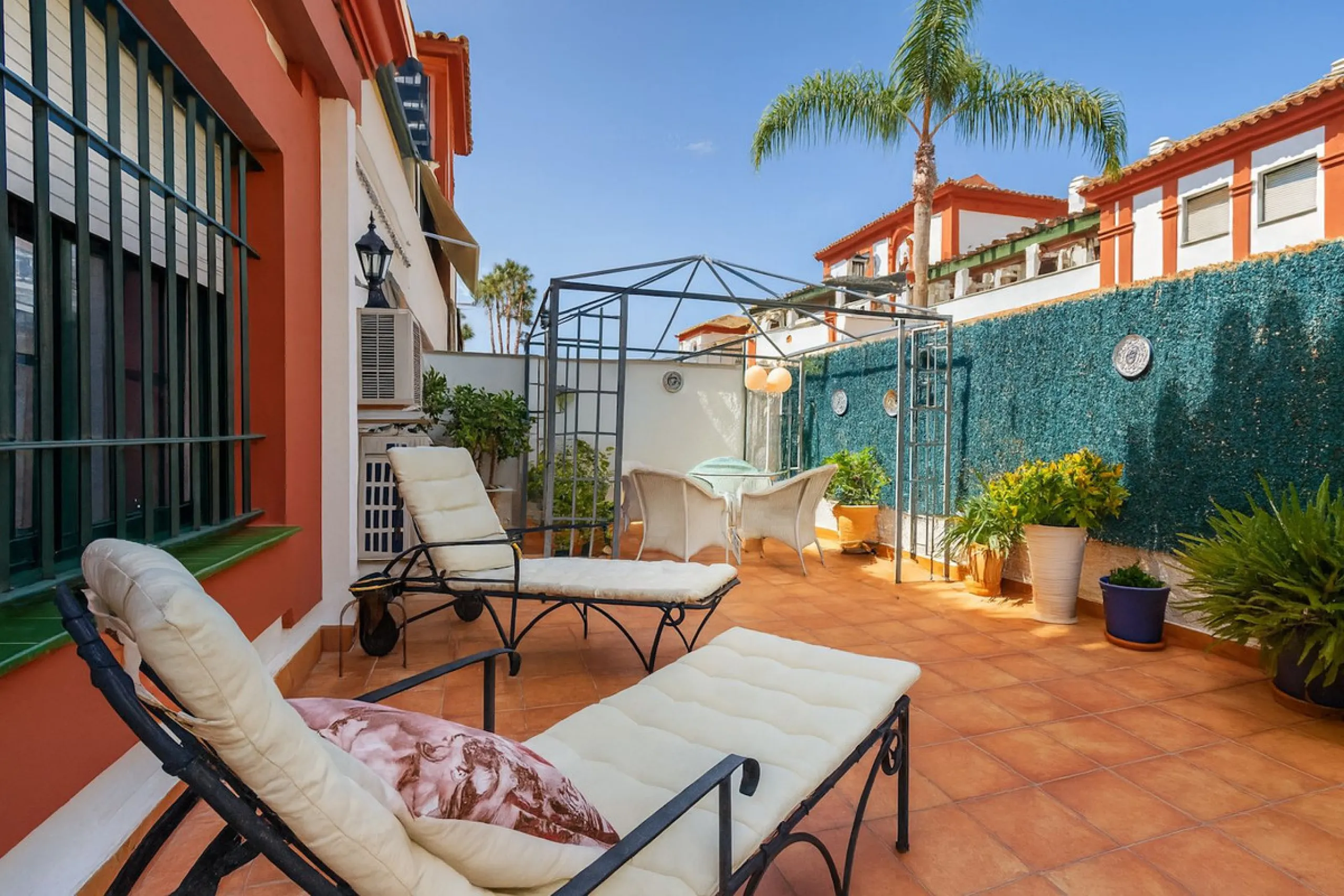 Apartment - Ground Floor Apartment в продаже в Estepona, Málaga. В доме 3 спален и 2 ванных комнат. Площадь дома 93 м²