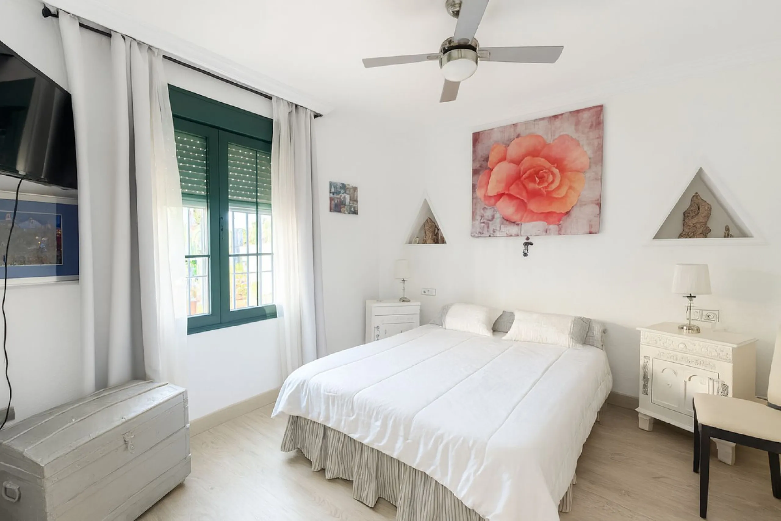 Apartment - Ground Floor Apartment в продаже в Estepona, Málaga. В доме 3 спален и 2 ванных комнат. Площадь дома 93 м²