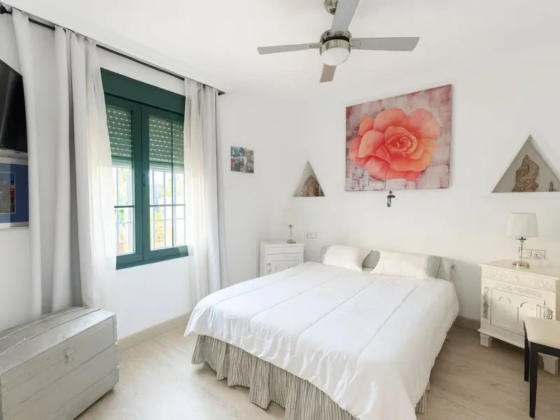 Apartment - Ground Floor Apartment в продаже в Estepona, Málaga. В доме 3 спален и 2 ванных комнат. Площадь дома 93 м²