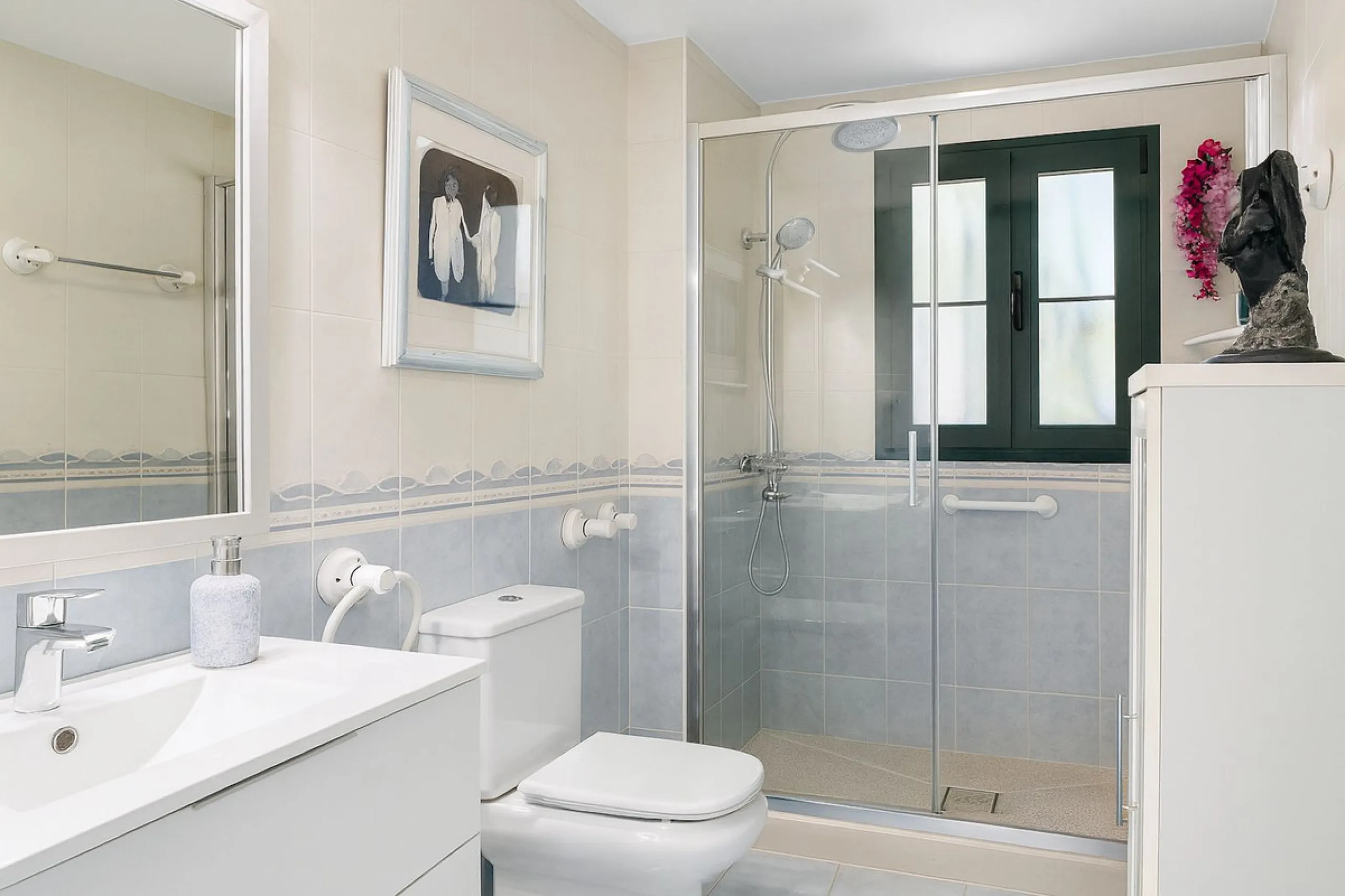 Apartment - Ground Floor Apartment в продаже в Estepona, Málaga. В доме 3 спален и 2 ванных комнат. Площадь дома 93 м²