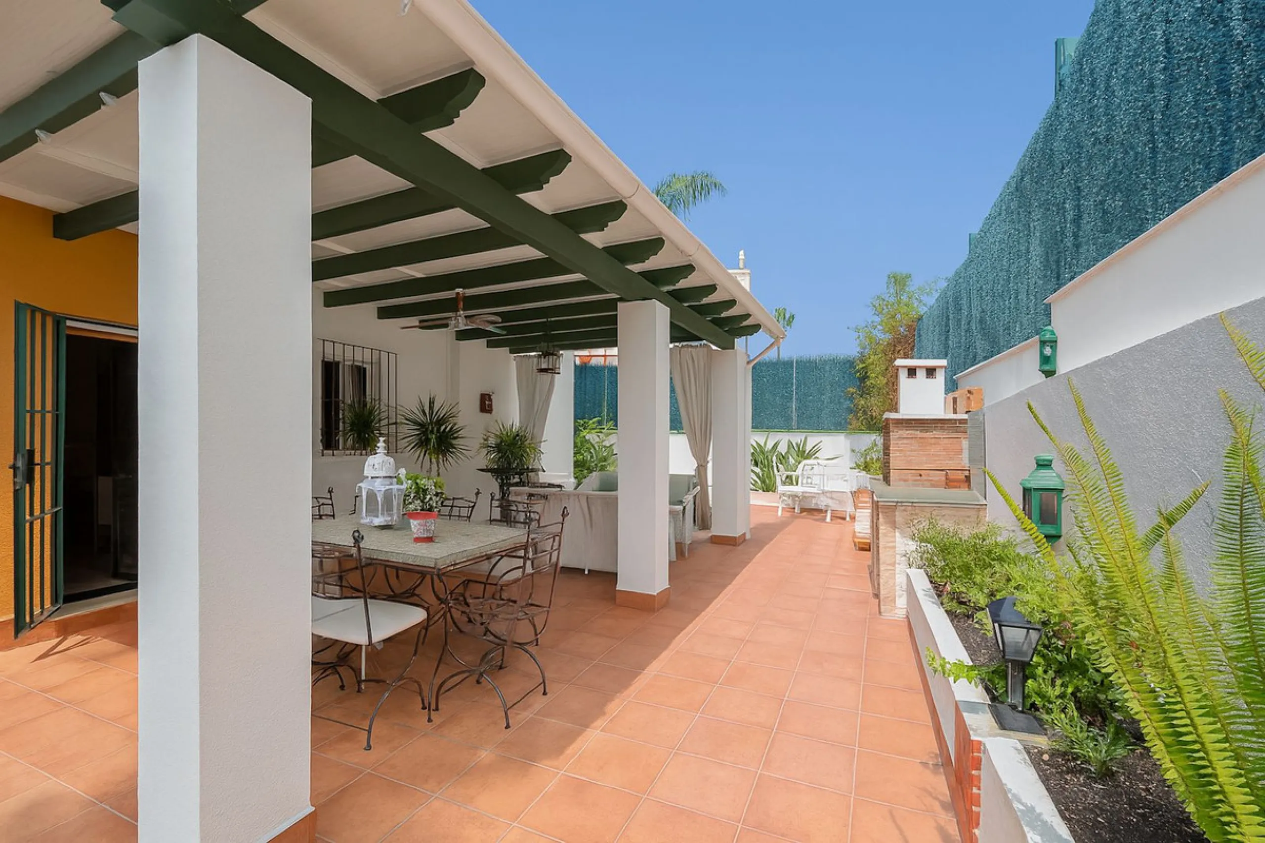 Apartment - Ground Floor Apartment в продаже в Estepona, Málaga. В доме 3 спален и 2 ванных комнат. Площадь дома 93 м²