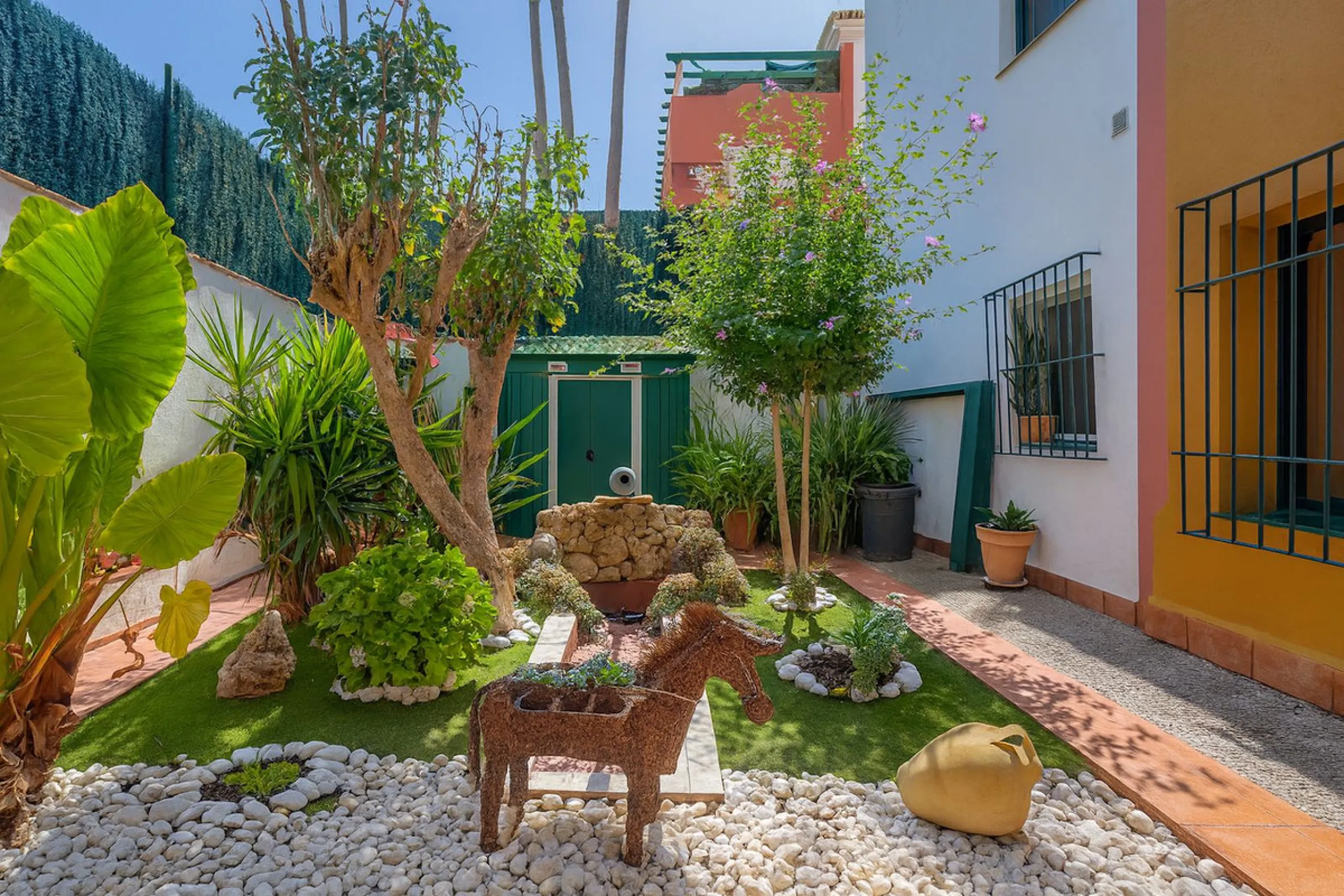 Apartment - Ground Floor Apartment в продаже в Estepona, Málaga. В доме 3 спален и 2 ванных комнат. Площадь дома 93 м²