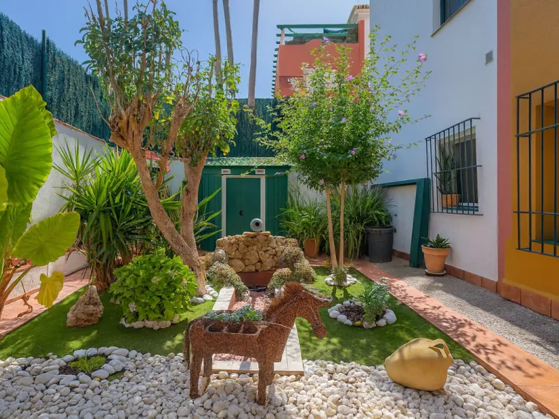 Apartment - Ground Floor Apartment в продаже в Estepona, Málaga. В доме 3 спален и 2 ванных комнат. Площадь дома 93 м²