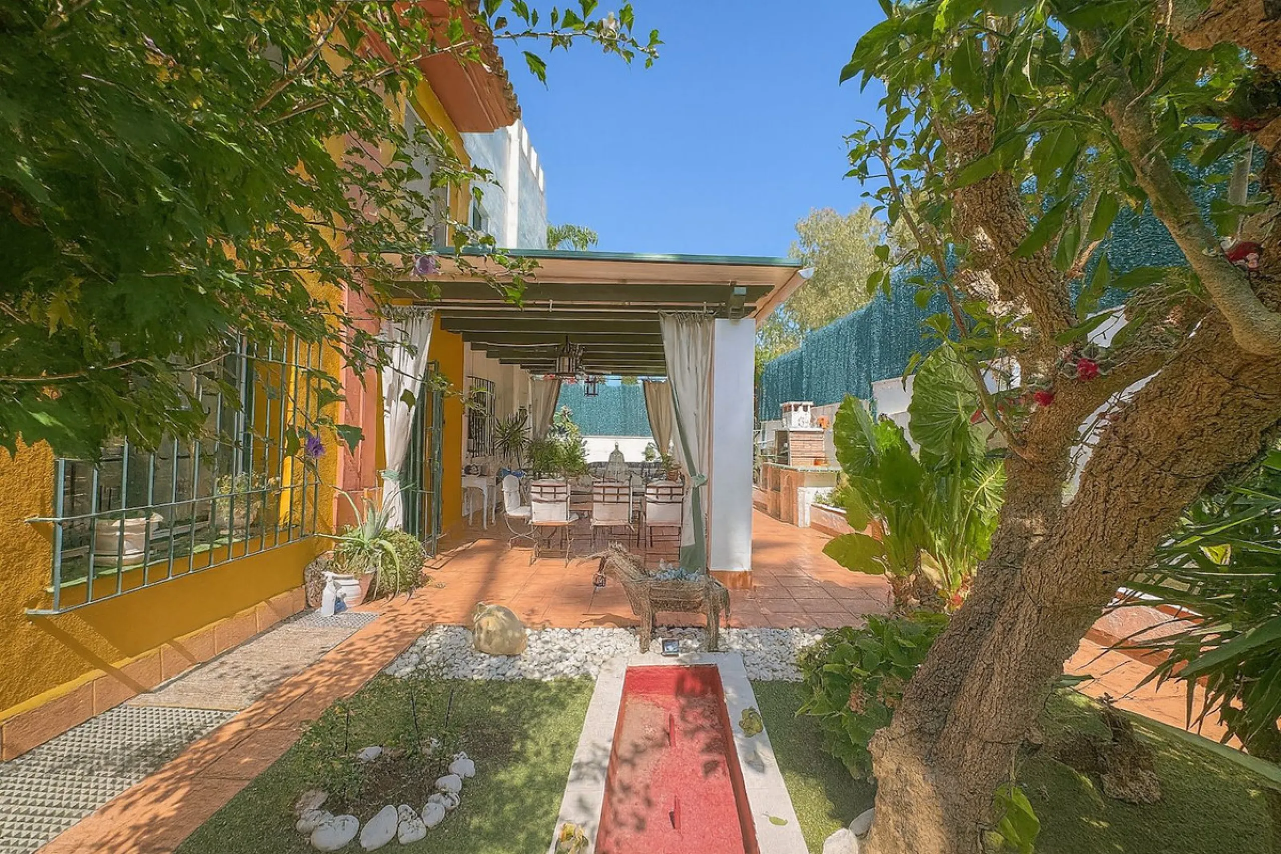 Apartment - Ground Floor Apartment в продаже в Estepona, Málaga. В доме 3 спален и 2 ванных комнат. Площадь дома 93 м²
