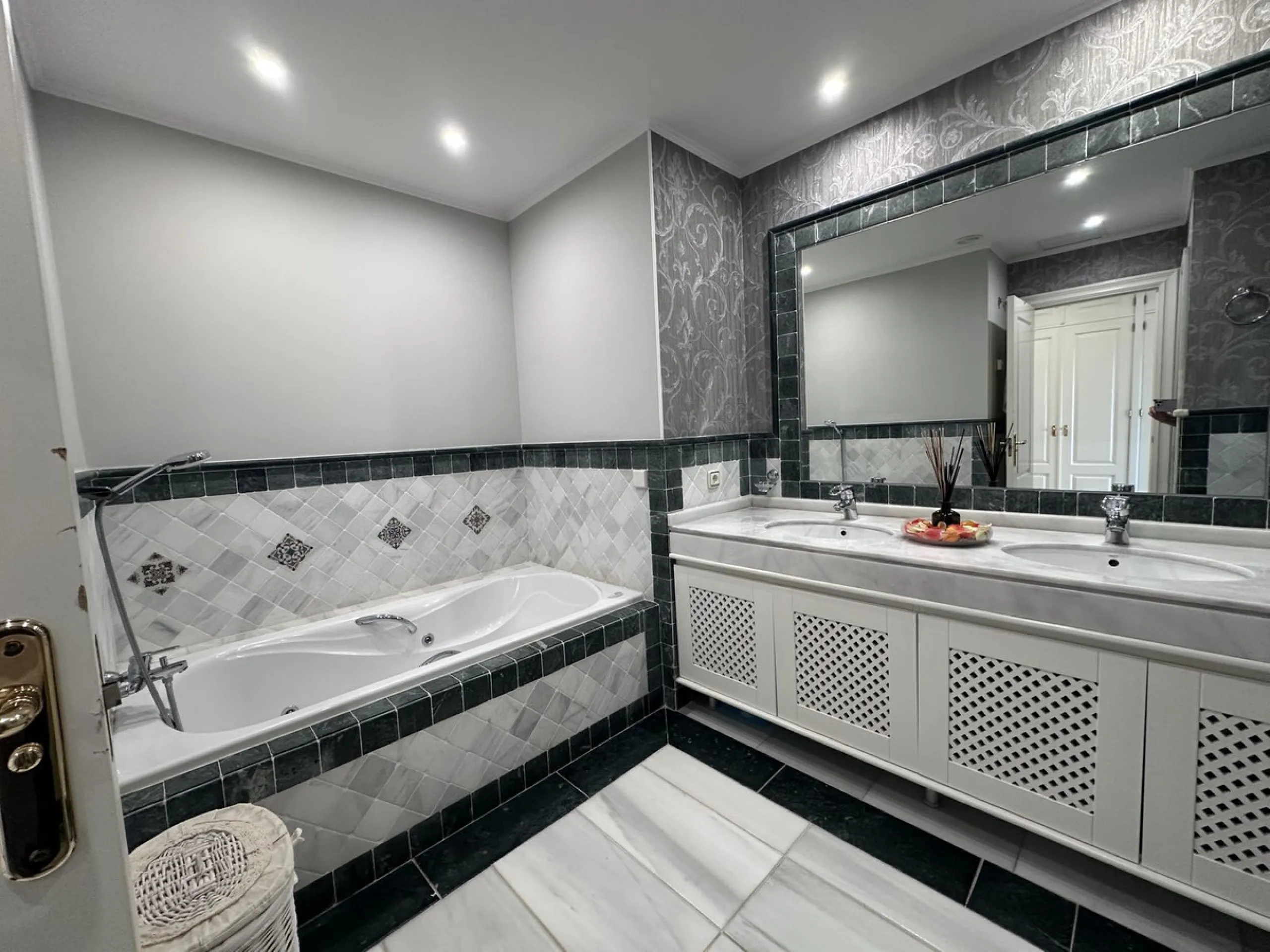 Mirador del Príncipe – Corner Apartment in Marbella's Golden Mile