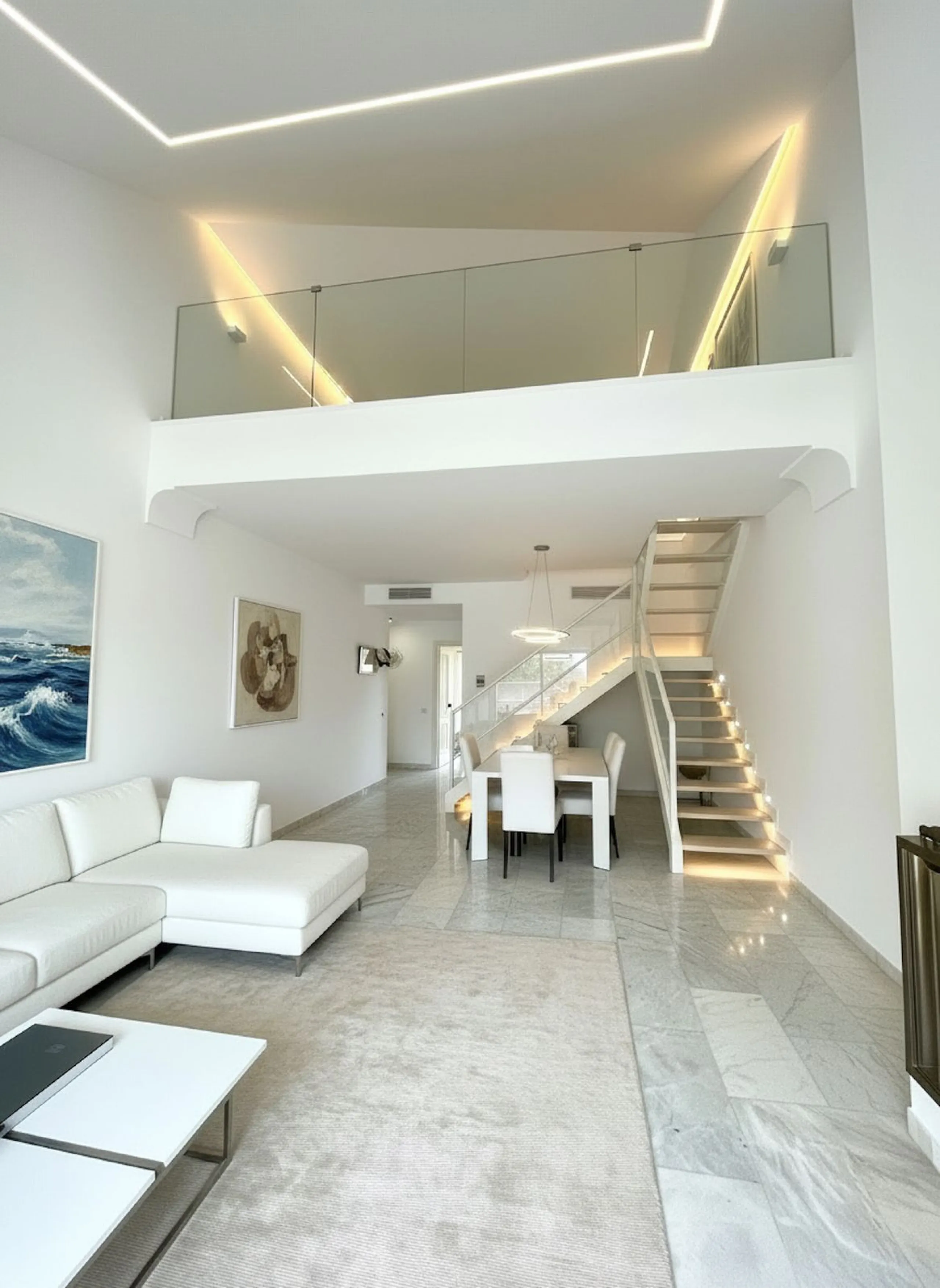 In the heart of Nueva Andalucía, within the sought-after  Country Club Las Brisas complex, lies a property with extraordinary potential for those seeking to invest in one of Marbella's most exclusive areas.