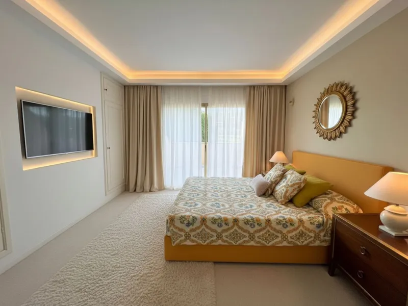 In the heart of Nueva Andalucía, within the sought-after  Country Club Las Brisas complex, lies a property with extraordinary potential for those seeking to invest in one of Marbella's most exclusive areas.