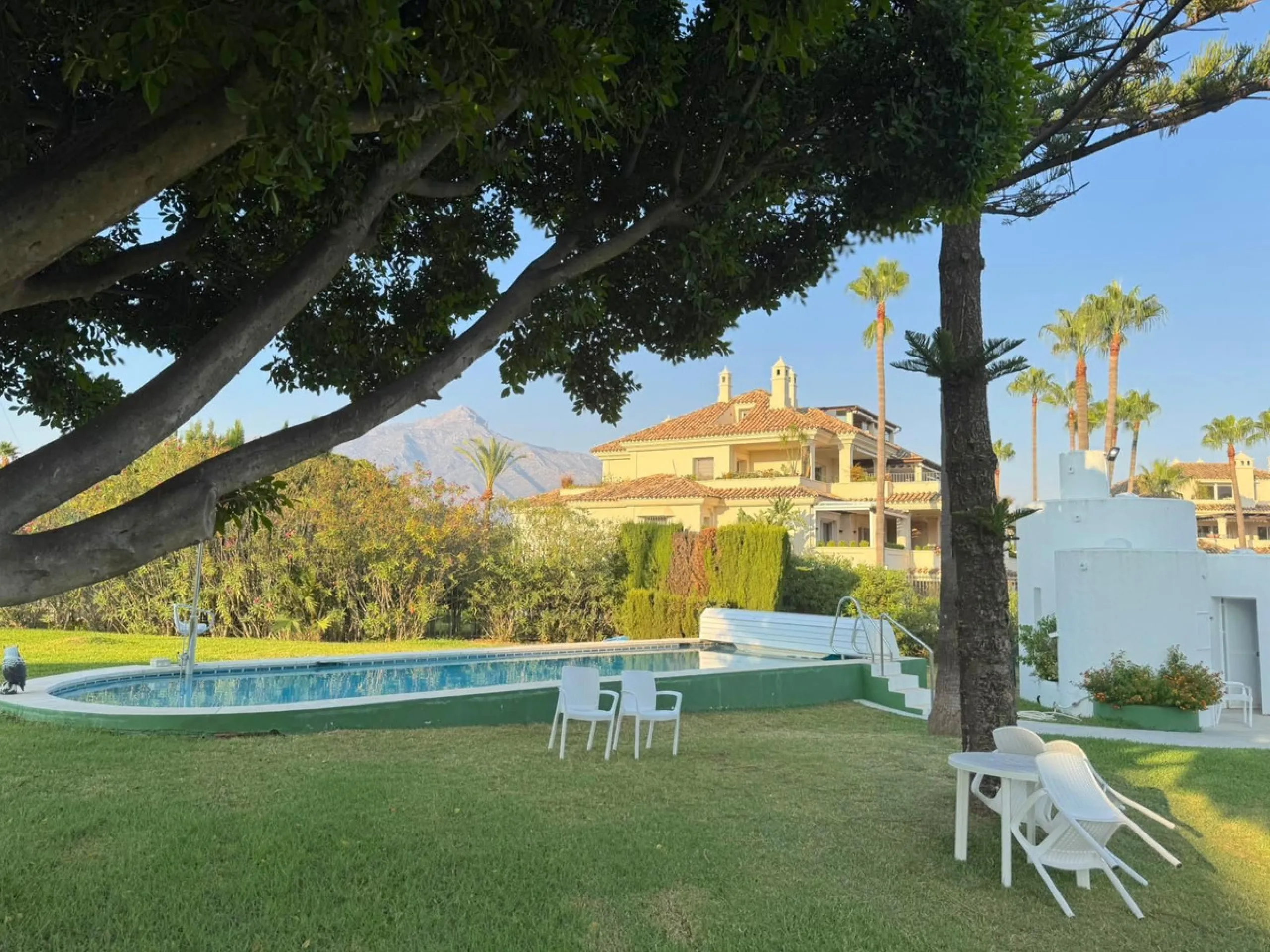 In the heart of Nueva Andalucía, within the sought-after  Country Club Las Brisas complex, lies a property with extraordinary potential for those seeking to invest in one of Marbella's most exclusive areas.