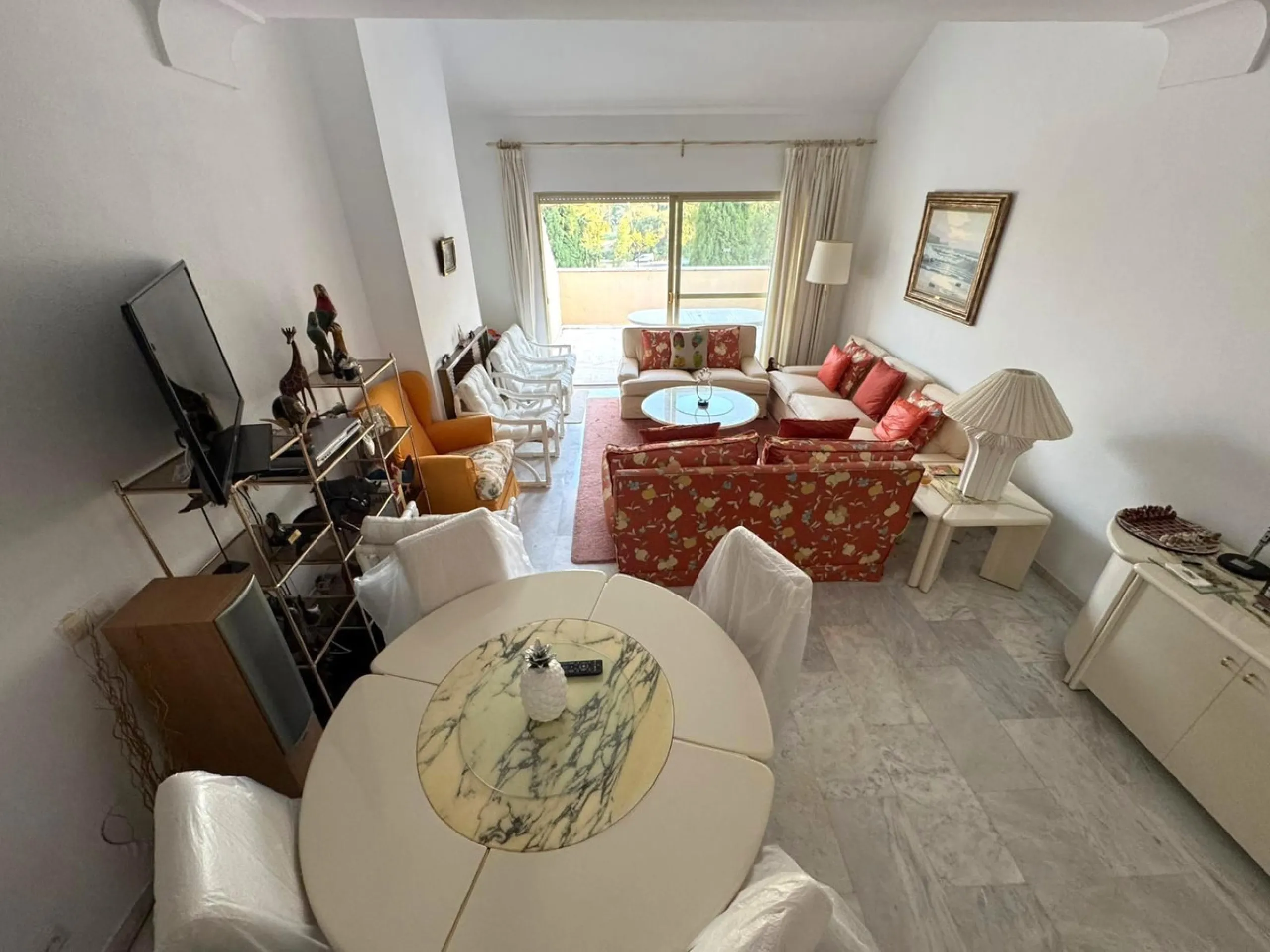 In the heart of Nueva Andalucía, within the sought-after  Country Club Las Brisas complex, lies a property with extraordinary potential for those seeking to invest in one of Marbella's most exclusive areas.