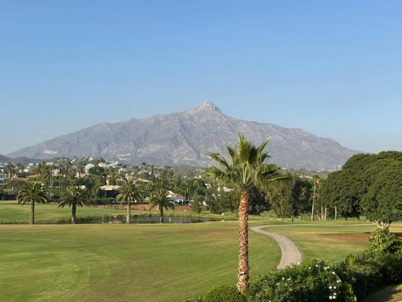 In the heart of Nueva Andalucía, within the sought-after  Country Club Las Brisas complex, lies a property with extraordinary potential for those seeking to invest in one of Marbella's most exclusive areas.