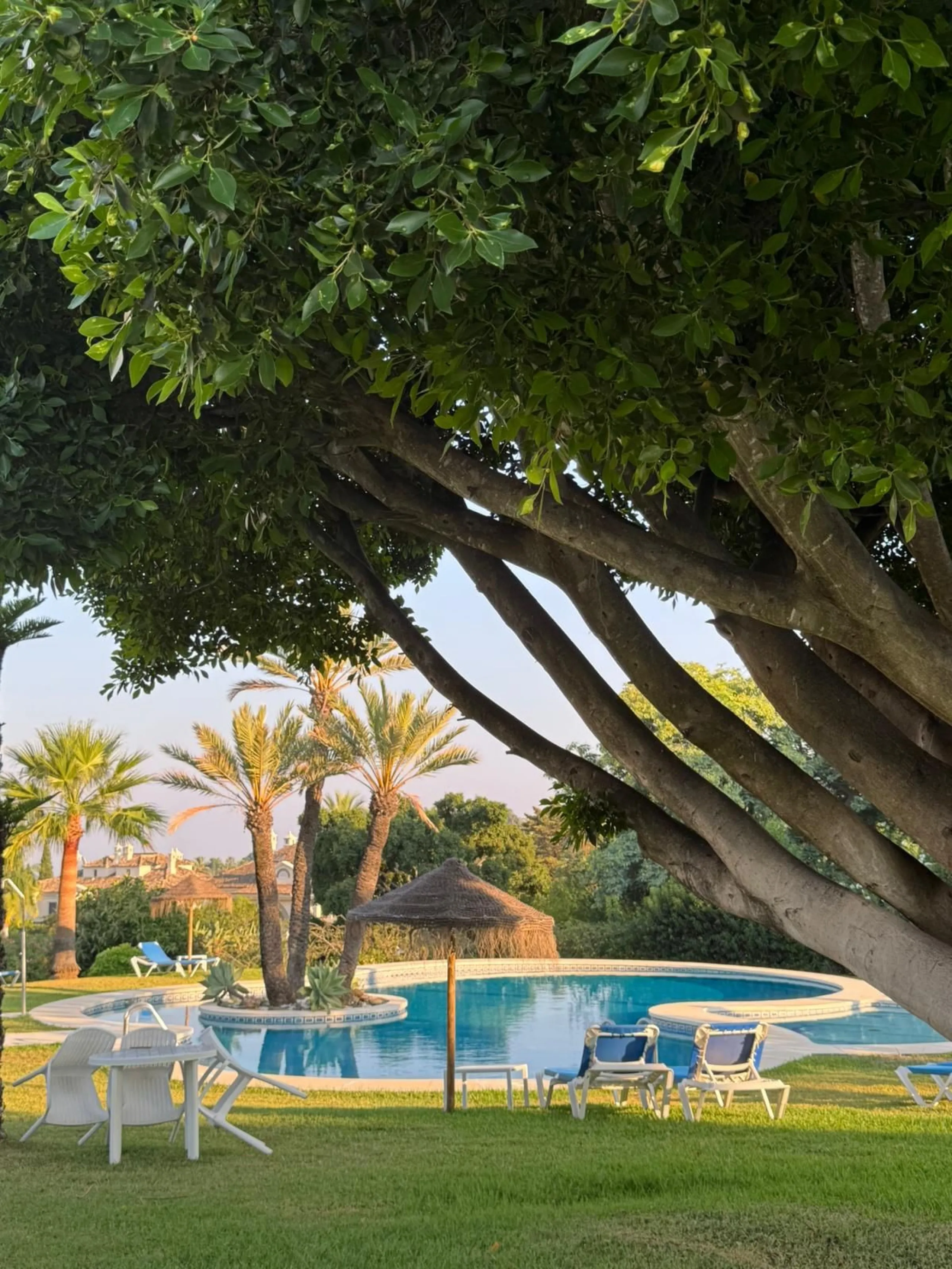 In the heart of Nueva Andalucía, within the sought-after  Country Club Las Brisas complex, lies a property with extraordinary potential for those seeking to invest in one of Marbella's most exclusive areas.