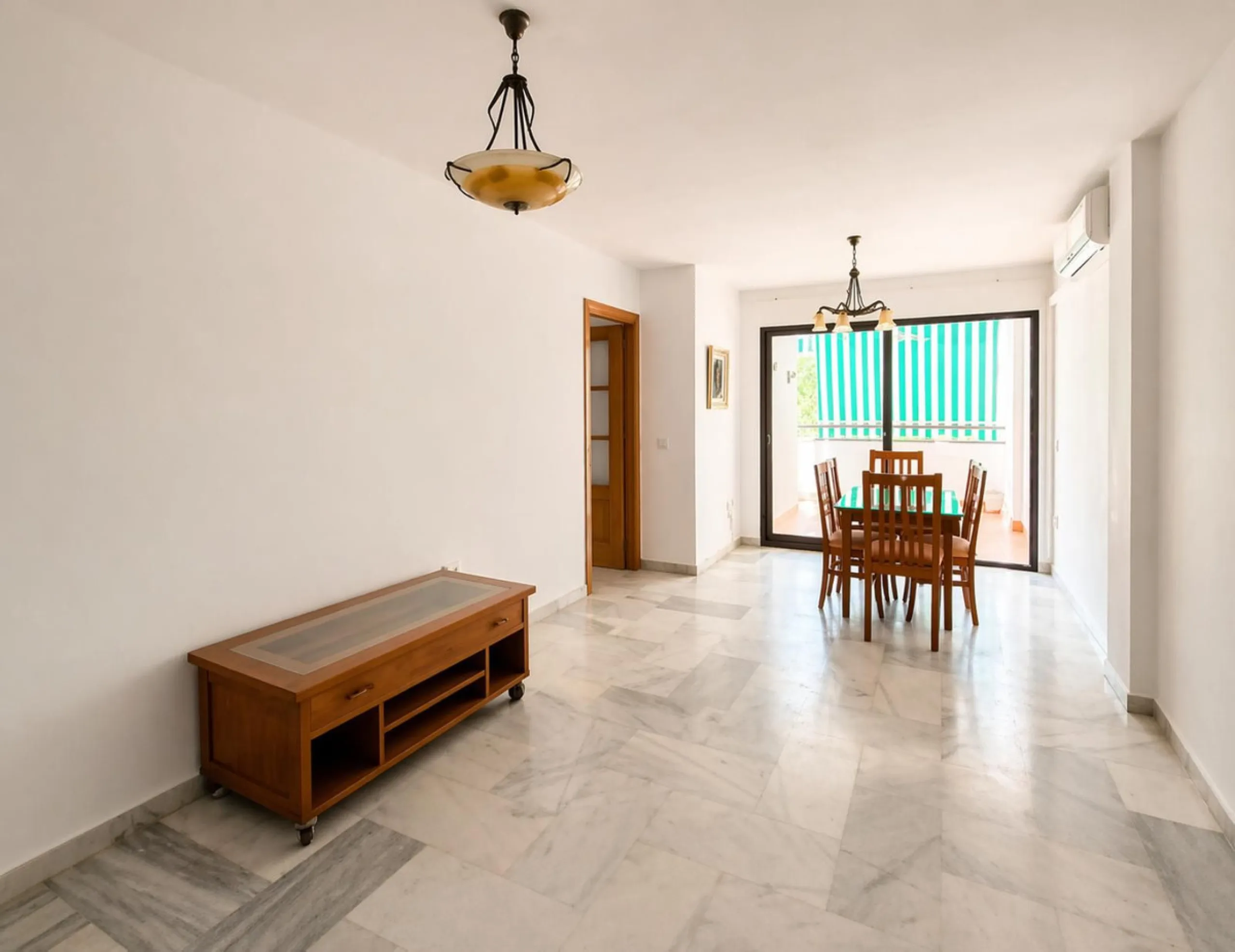 Spacious 4-Bedroom Apartment Near the Beach