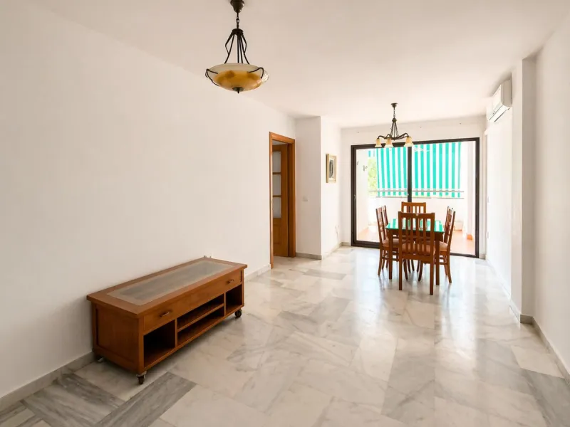 Spacious 4-Bedroom Apartment Near the Beach