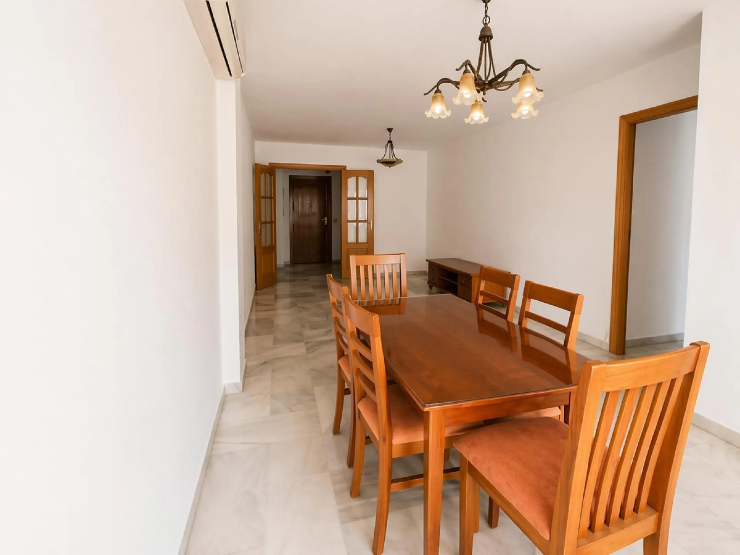 Spacious 4-Bedroom Apartment Near the Beach