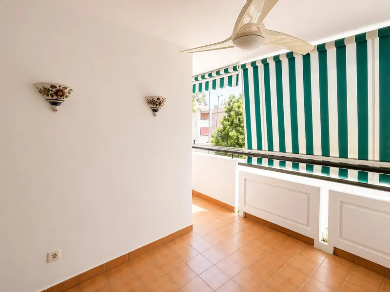 Spacious 4-Bedroom Apartment Near the Beach