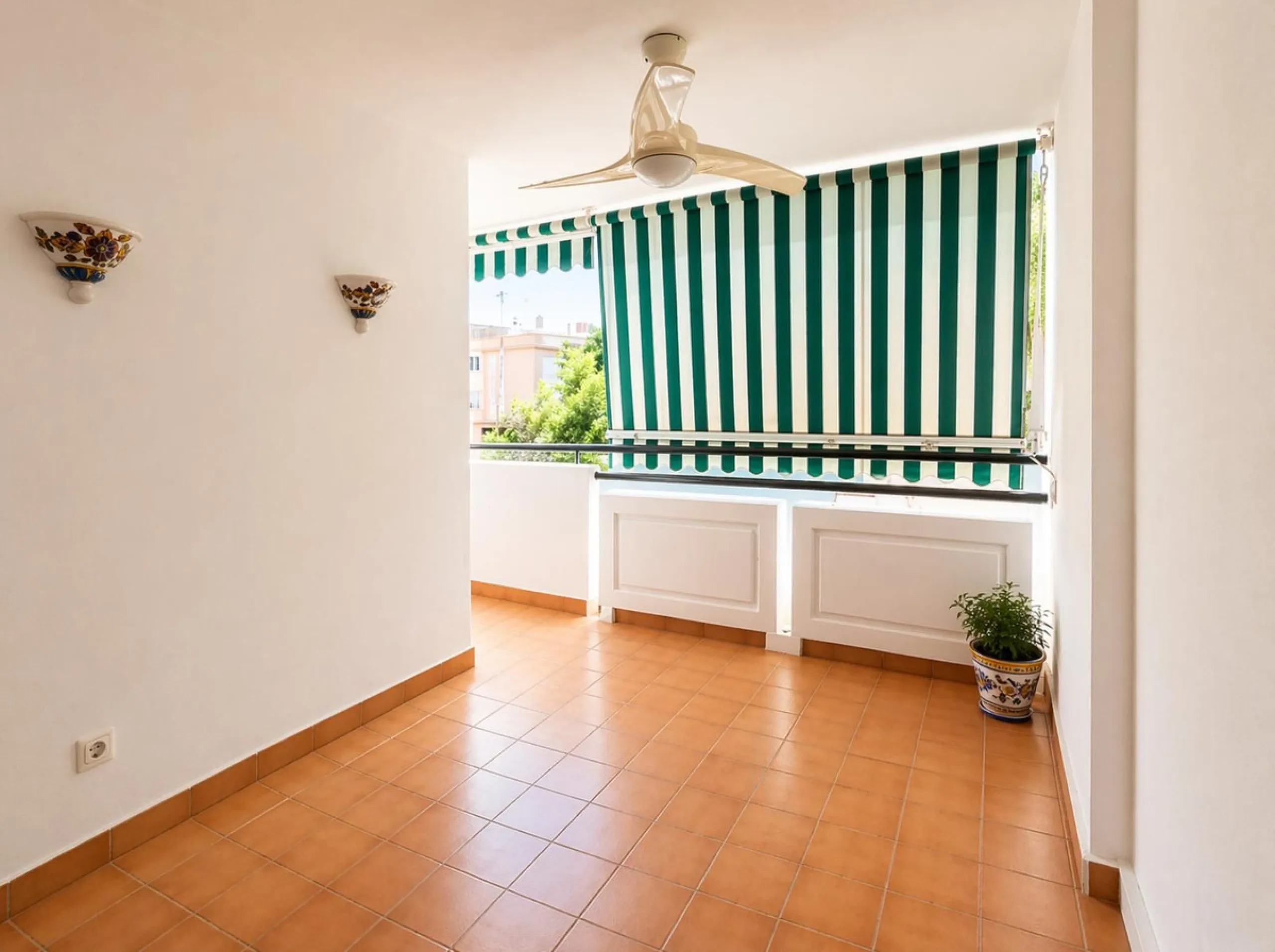 Spacious 4-Bedroom Apartment Near the Beach