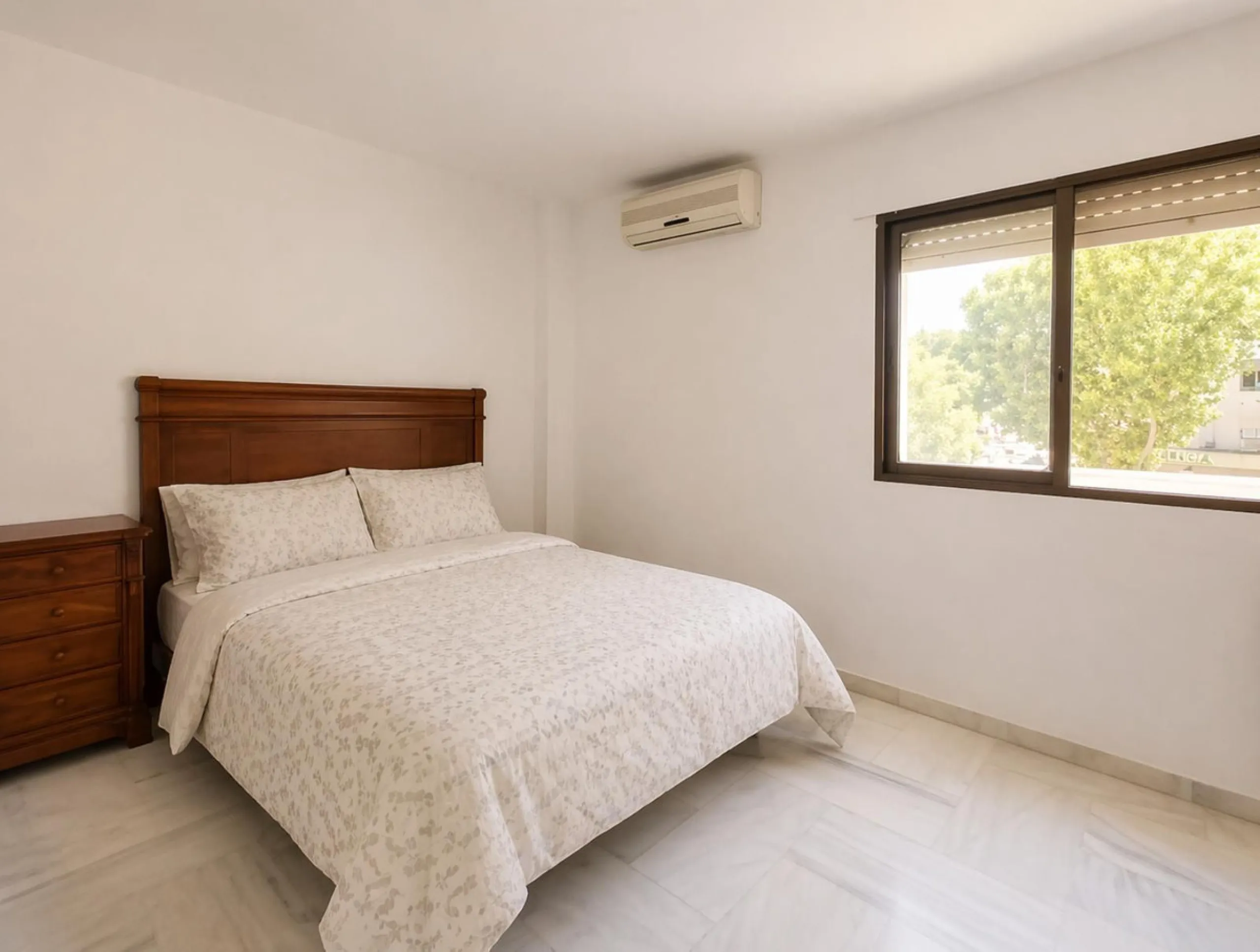 Spacious 4-Bedroom Apartment Near the Beach