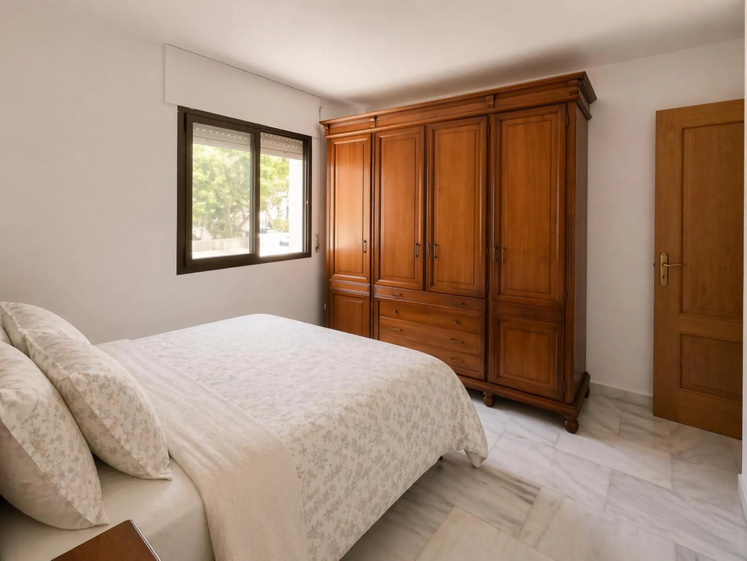 Spacious 4-Bedroom Apartment Near the Beach