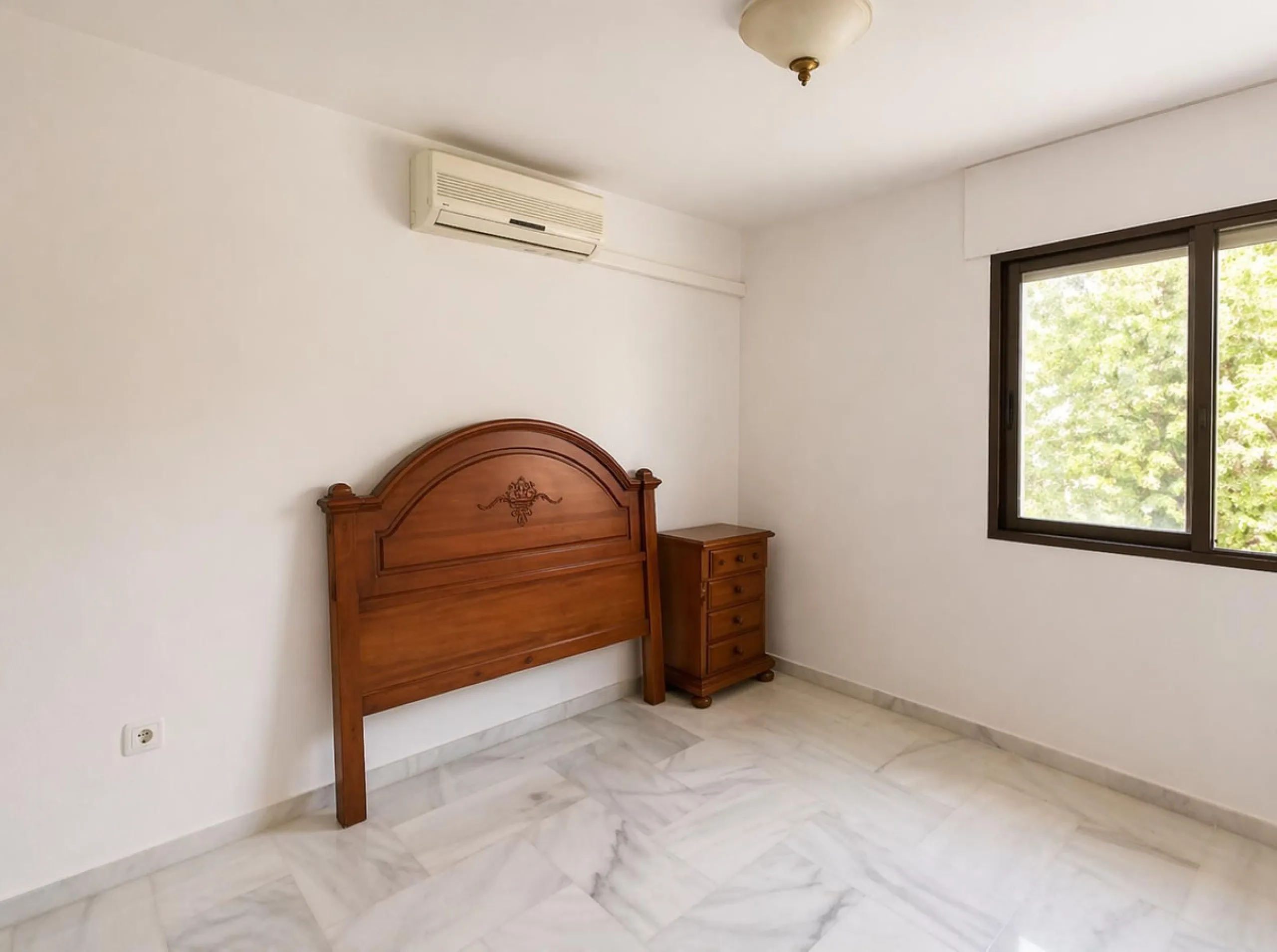Spacious 4-Bedroom Apartment Near the Beach