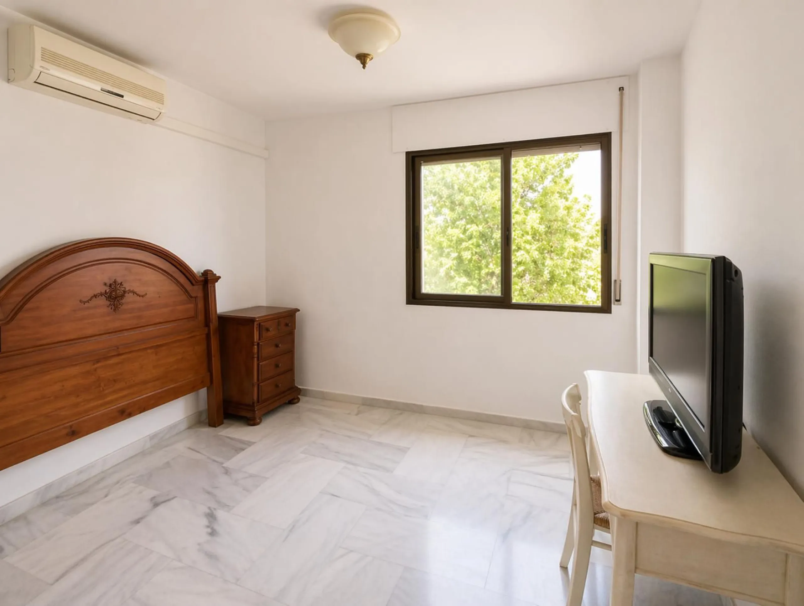 Spacious 4-Bedroom Apartment Near the Beach