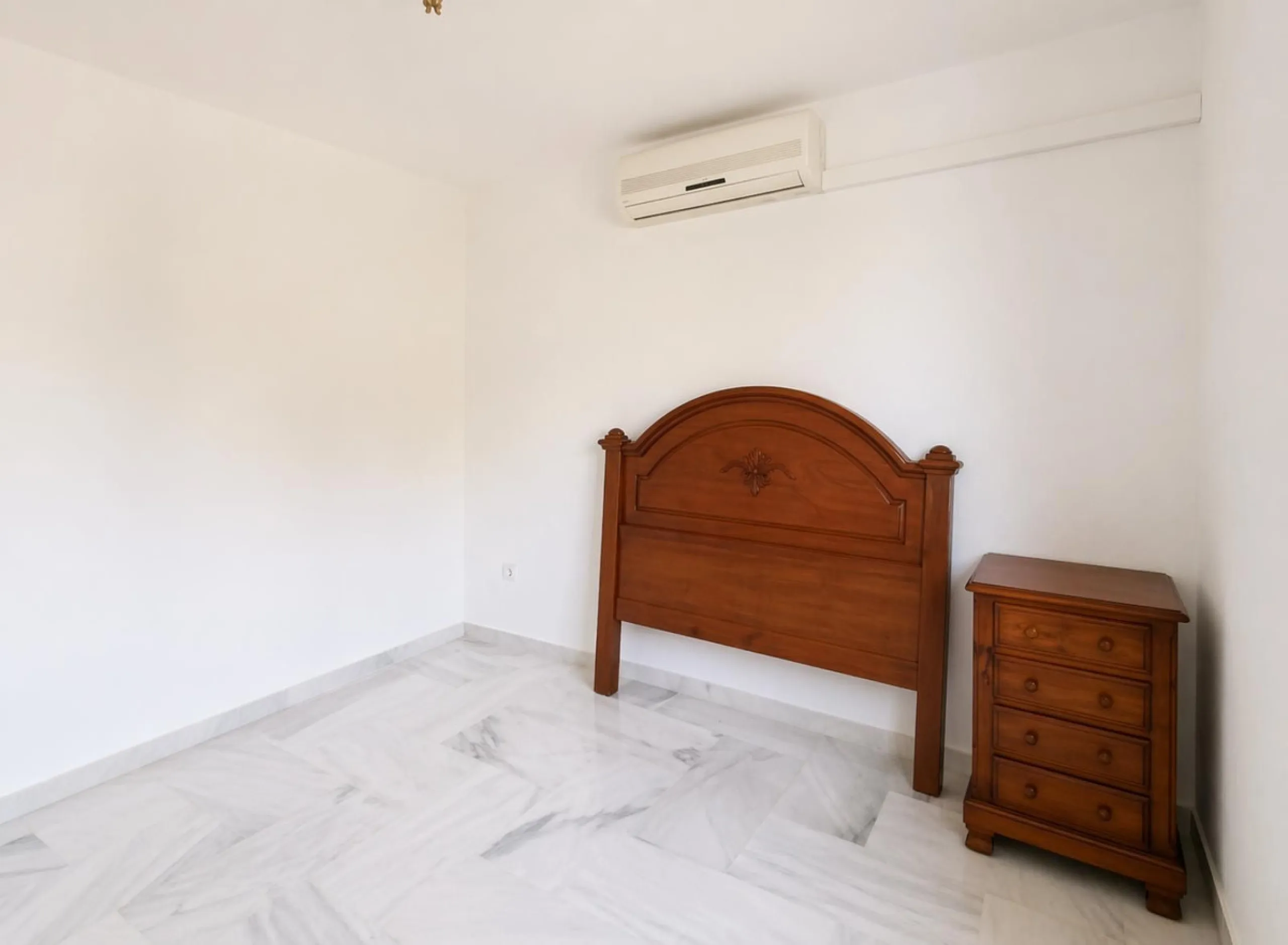 Spacious 4-Bedroom Apartment Near the Beach