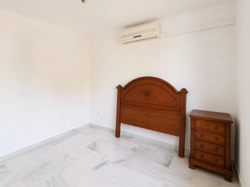 Spacious 4-Bedroom Apartment Near the Beach