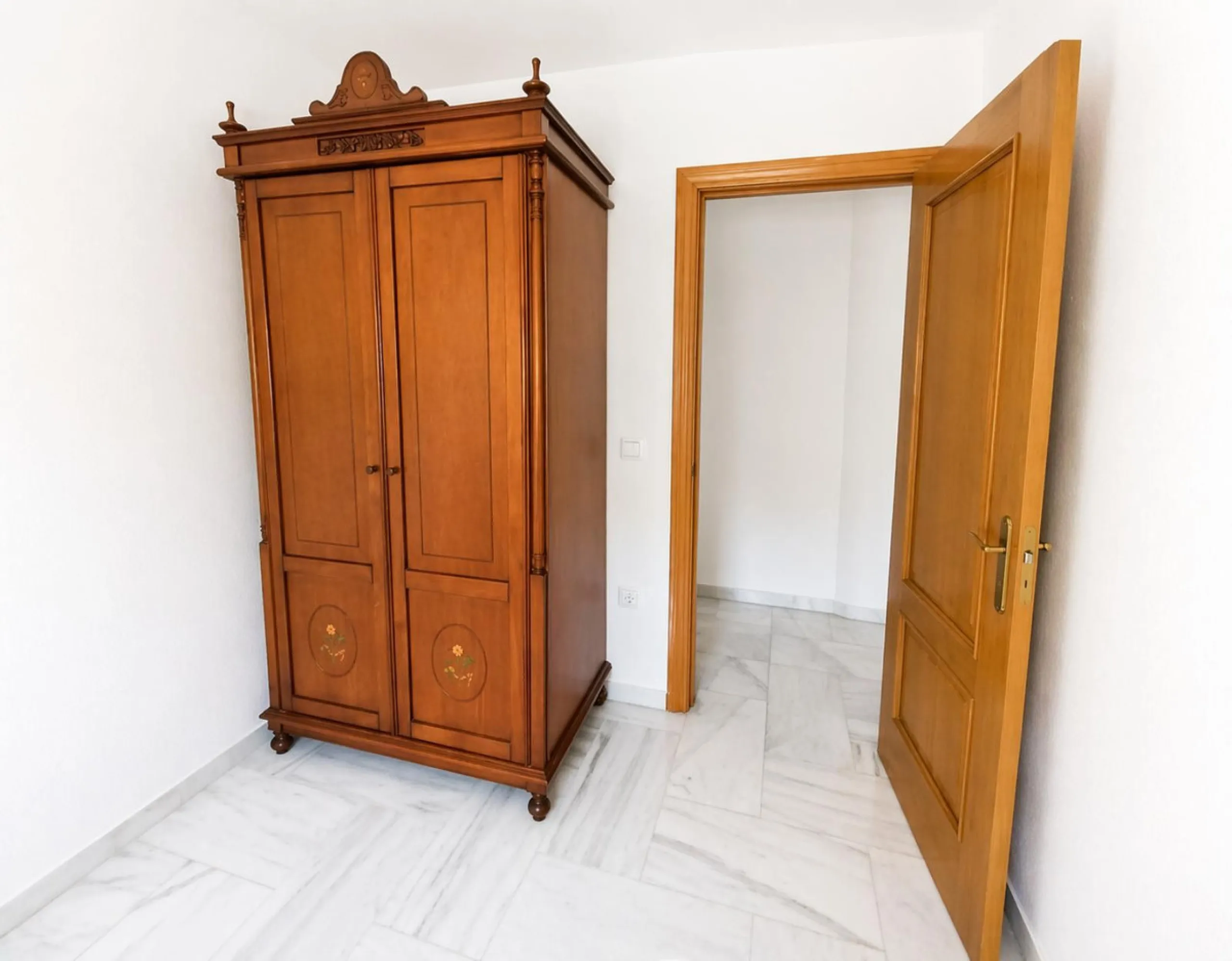 Spacious 4-Bedroom Apartment Near the Beach