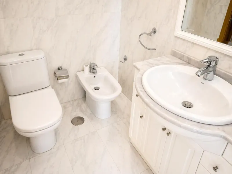 Spacious 4-Bedroom Apartment Near the Beach