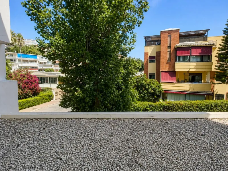 Spacious 4-Bedroom Apartment Near the Beach
